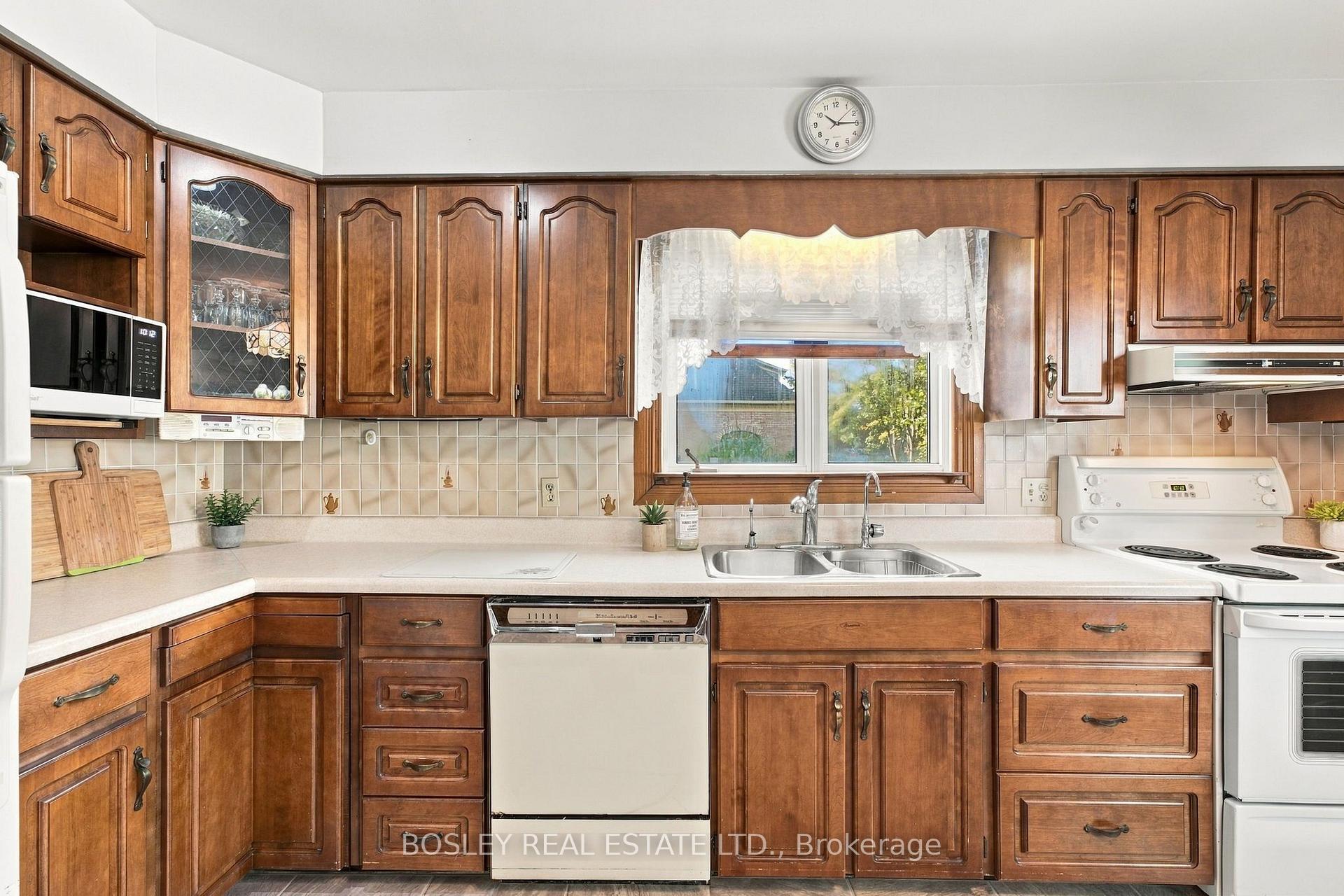 Photo 9 of 229 Drury Lane, Strathroy-Caradoc, NW — HOMEH