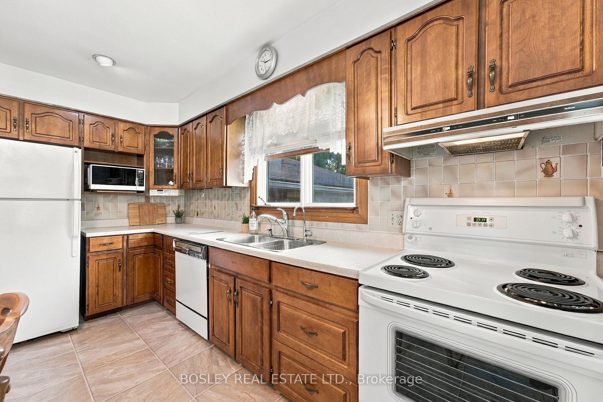 Photo 10 of 229 Drury Lane, Strathroy-Caradoc, NW — HOMEH