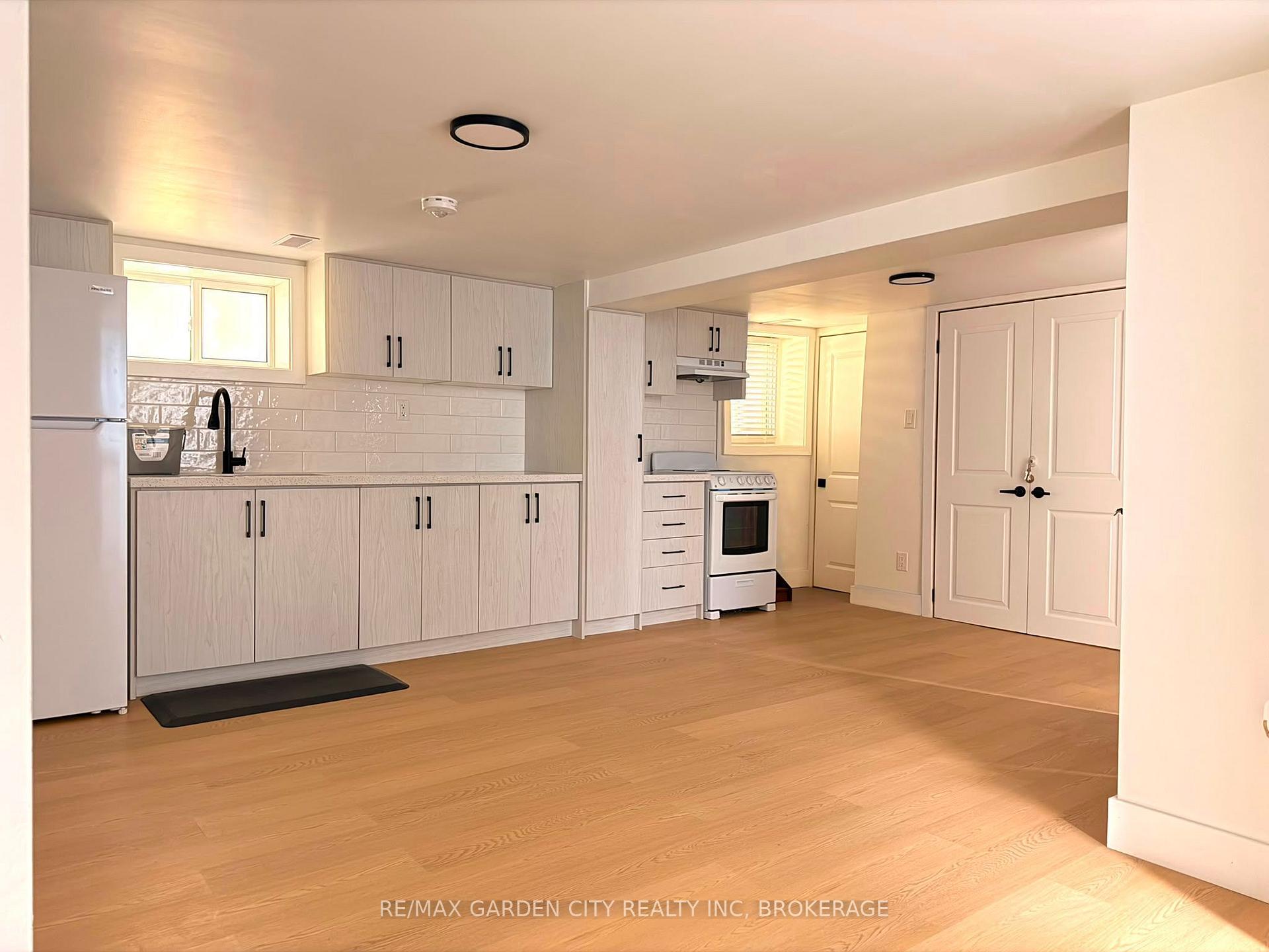 Photo 1 of 5261 Buchanan Avenue, Niagara Falls, Cherrywood — HOMEH