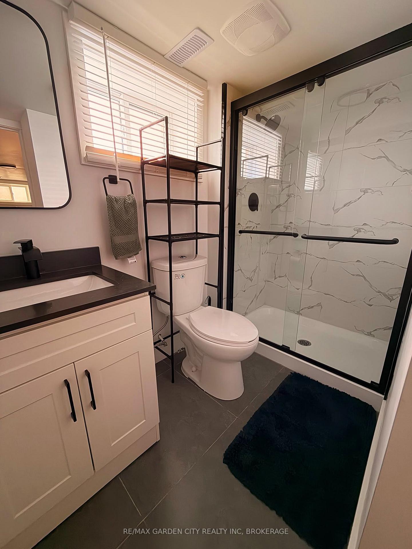 Photo 2 of 5261 Buchanan Avenue, Niagara Falls, Cherrywood — HOMEH