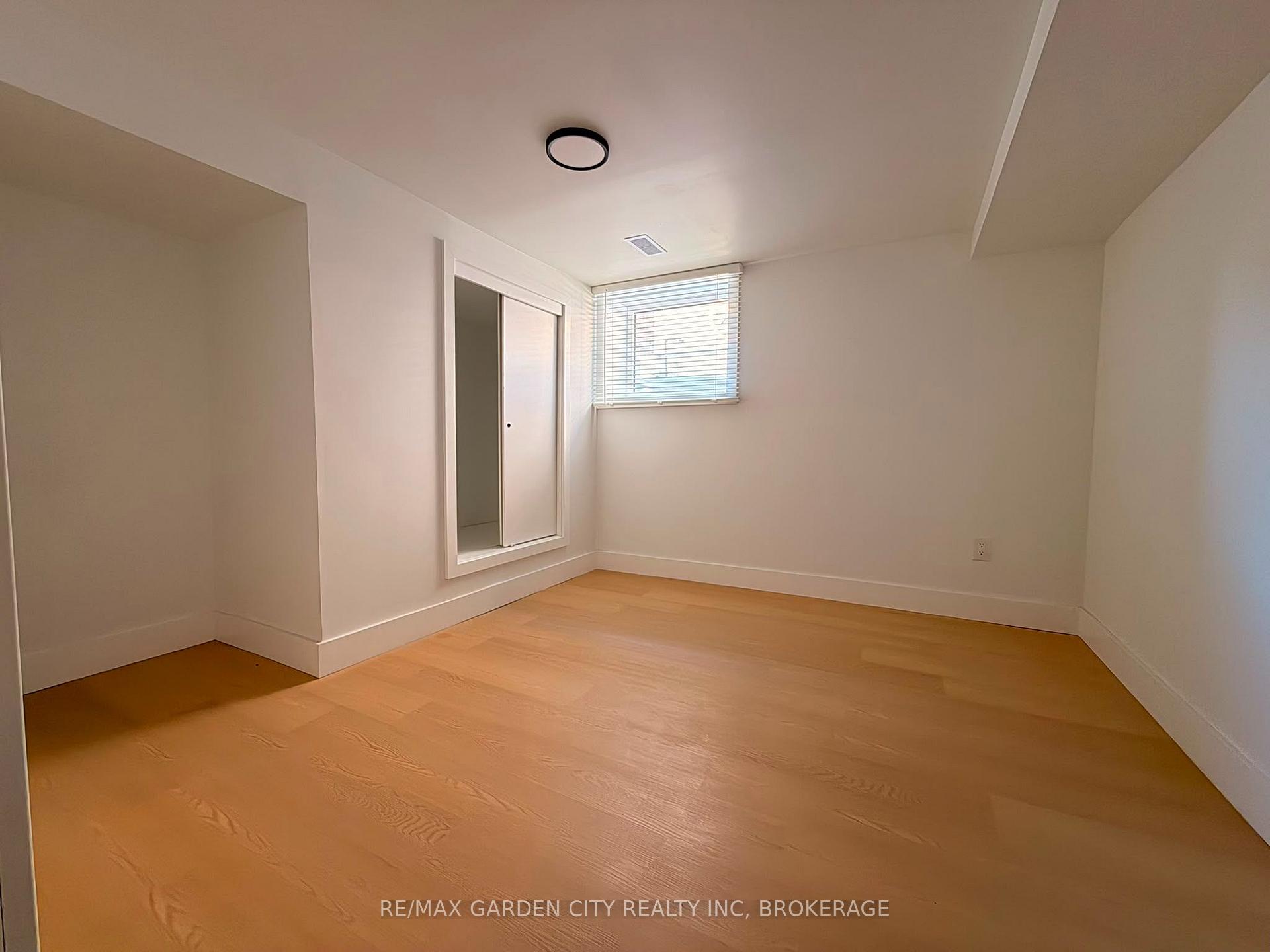 Photo 3 of 5261 Buchanan Avenue, Niagara Falls, Cherrywood — HOMEH