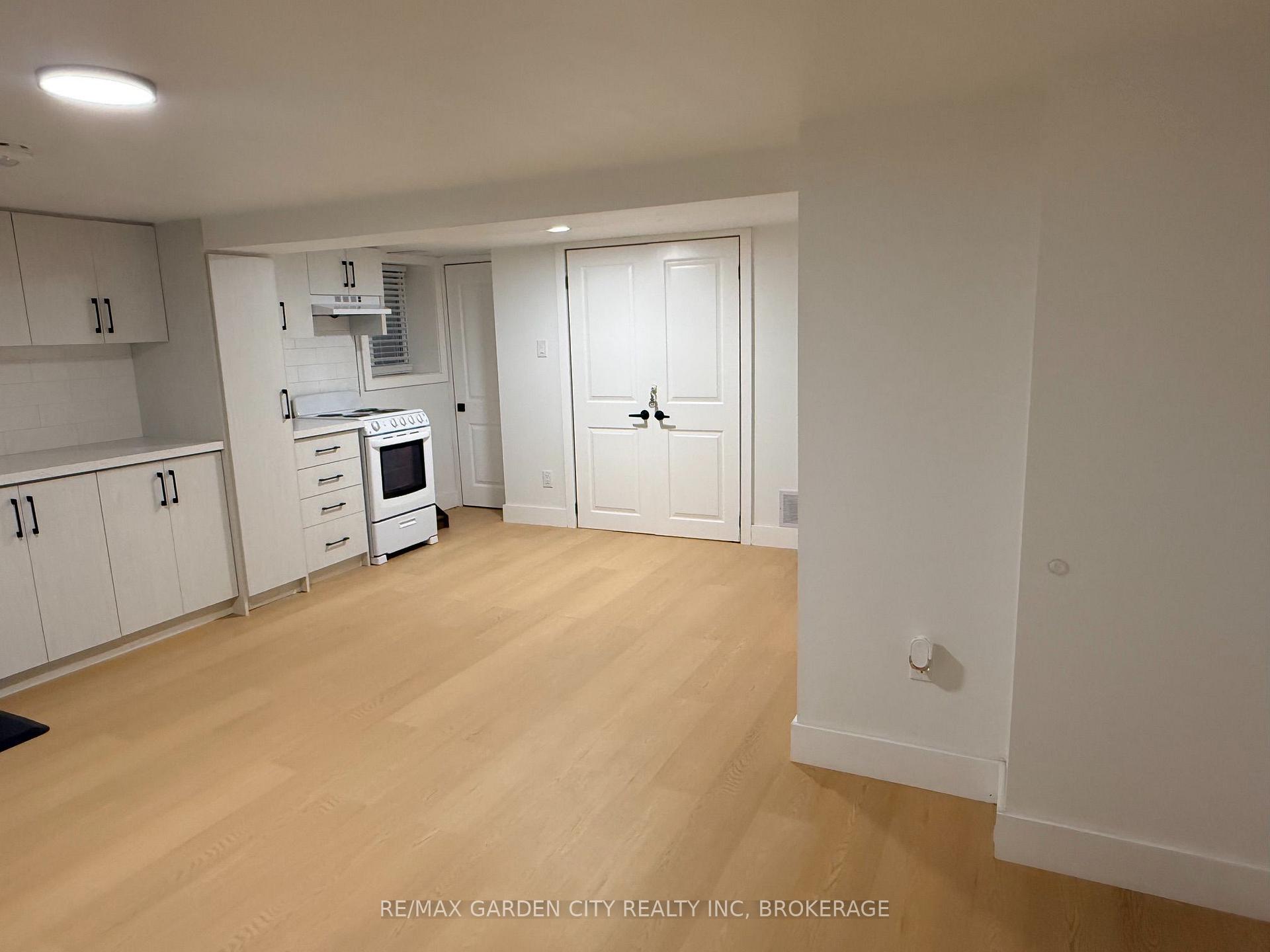 Photo 8 of 5261 Buchanan Avenue, Niagara Falls, Cherrywood — HOMEH