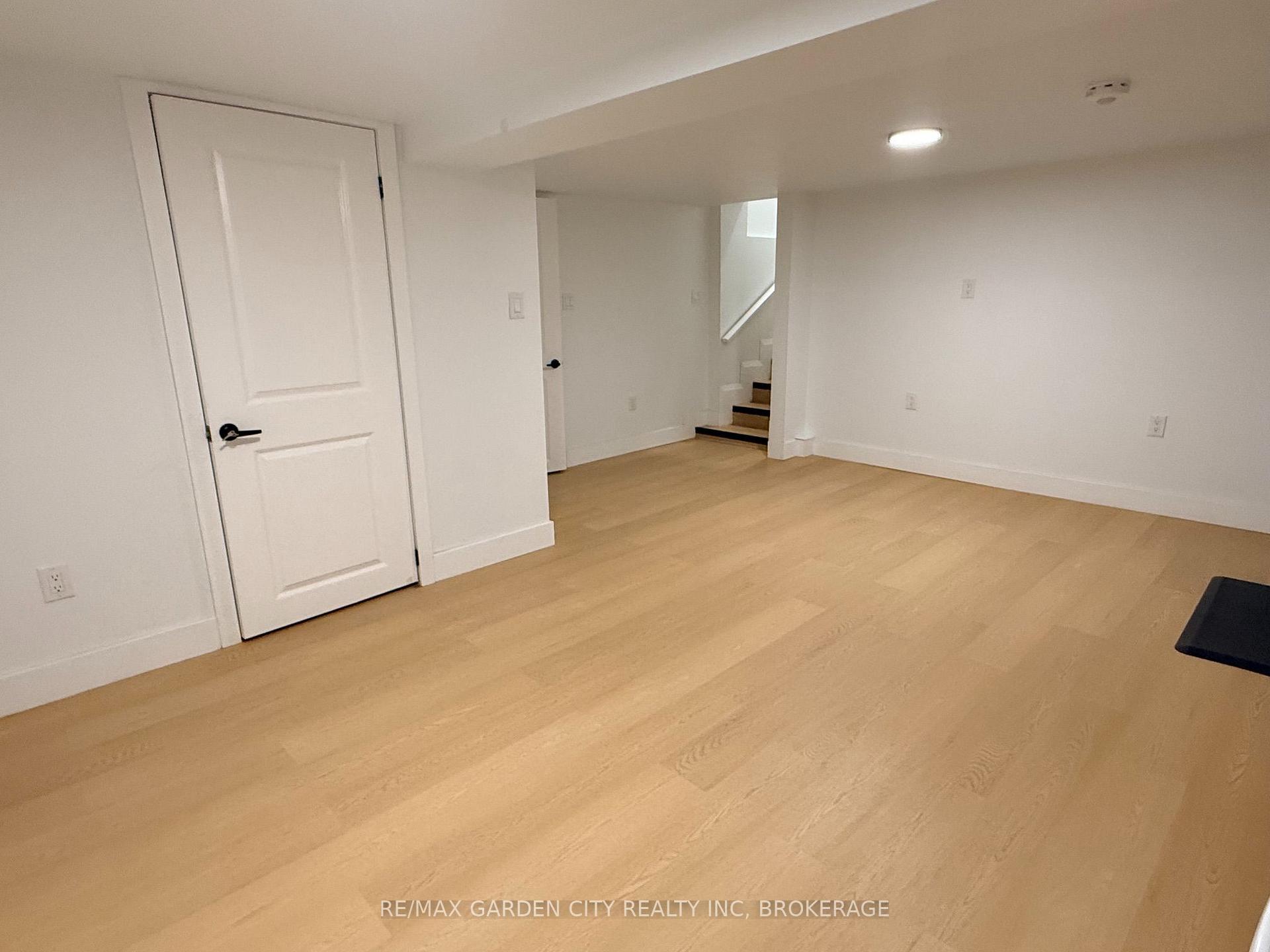 Photo 10 of 5261 Buchanan Avenue, Niagara Falls, Cherrywood — HOMEH