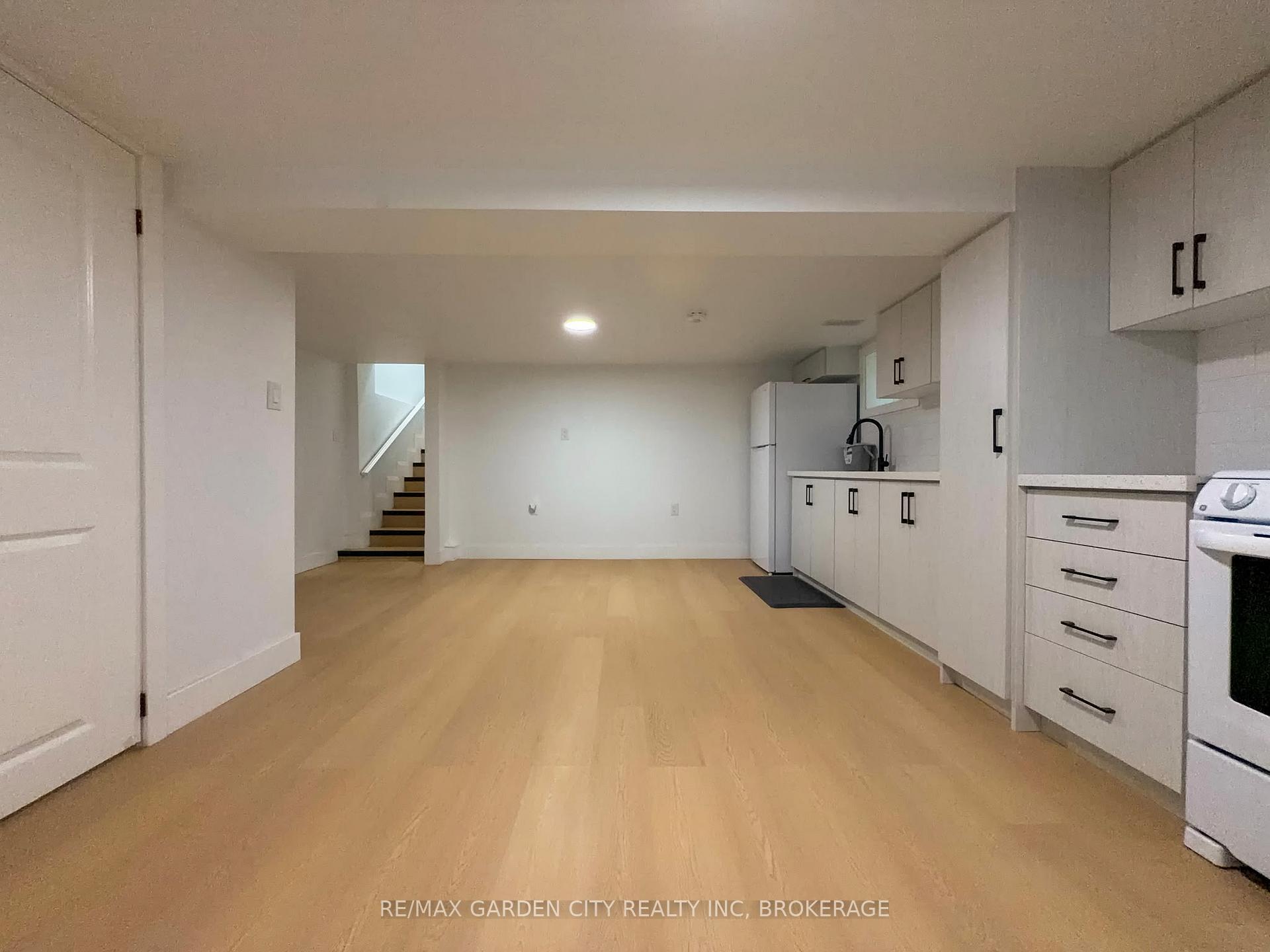 Photo 11 of 5261 Buchanan Avenue, Niagara Falls, Cherrywood — HOMEH