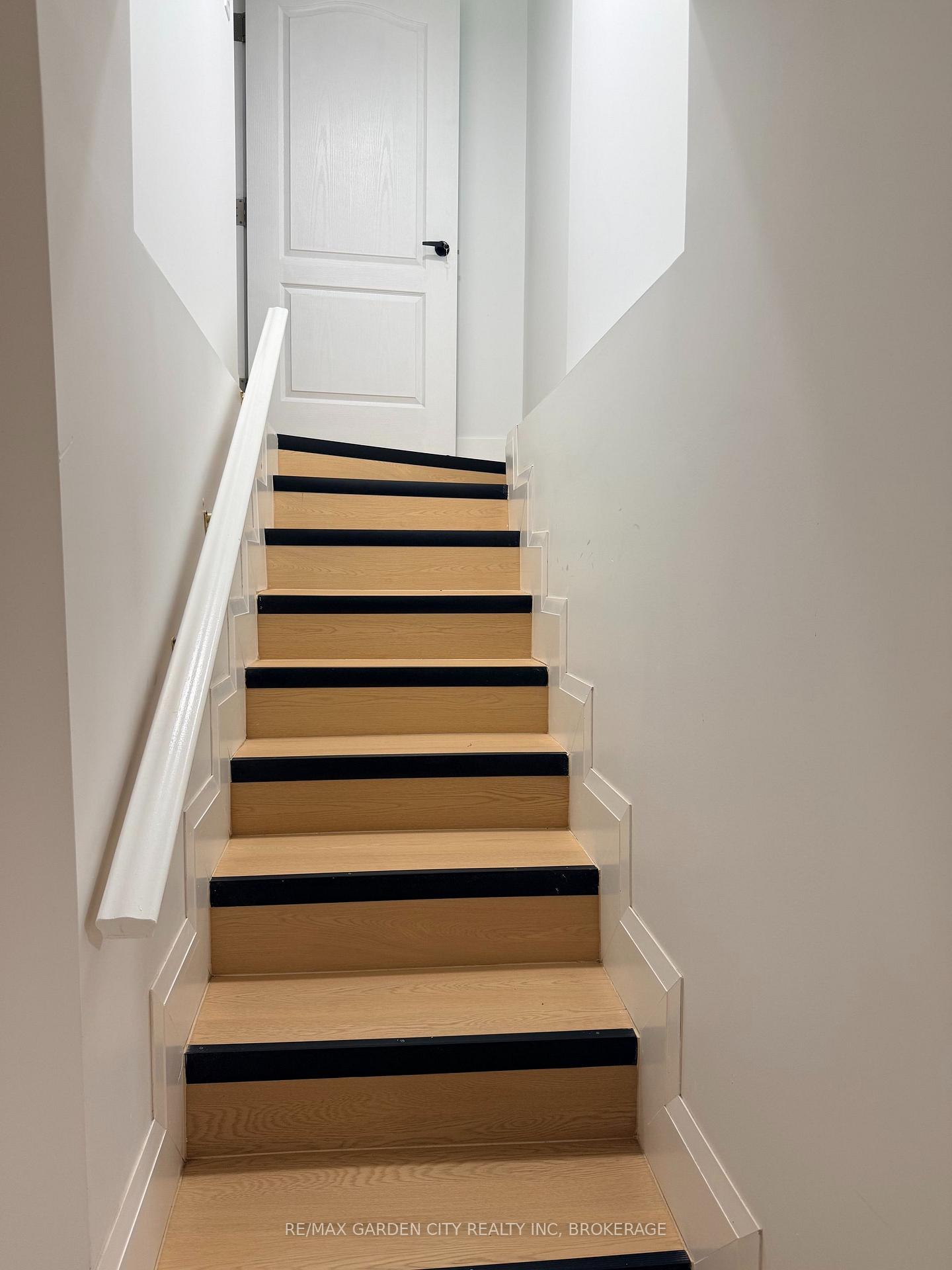 Photo 12 of 5261 Buchanan Avenue, Niagara Falls, Cherrywood — HOMEH