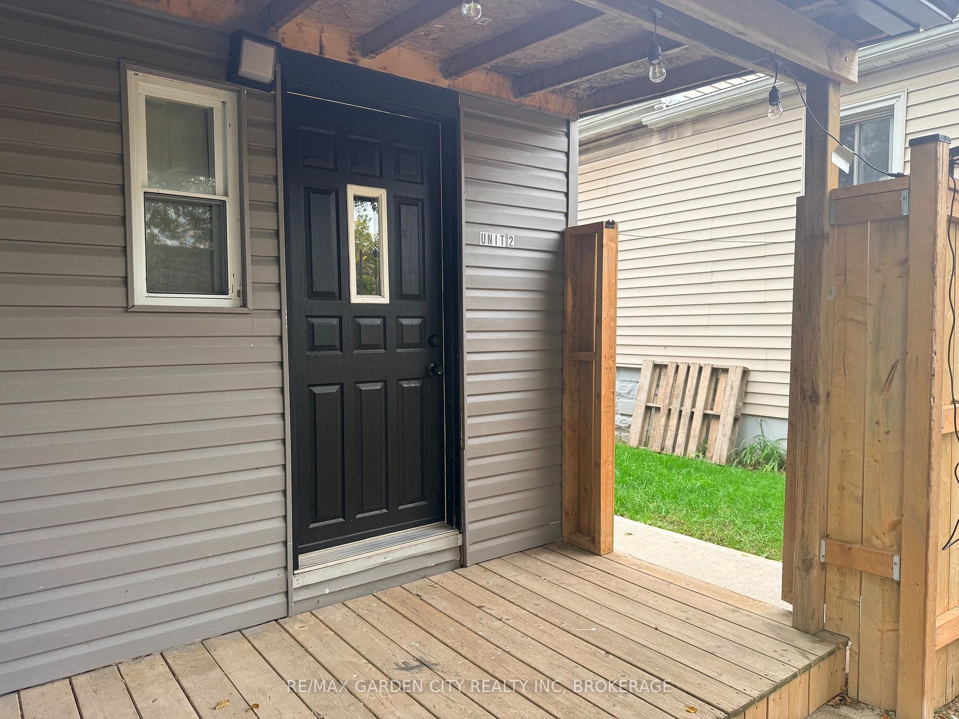 Photo 14 of 5261 Buchanan Avenue, Niagara Falls, Cherrywood — HOMEH