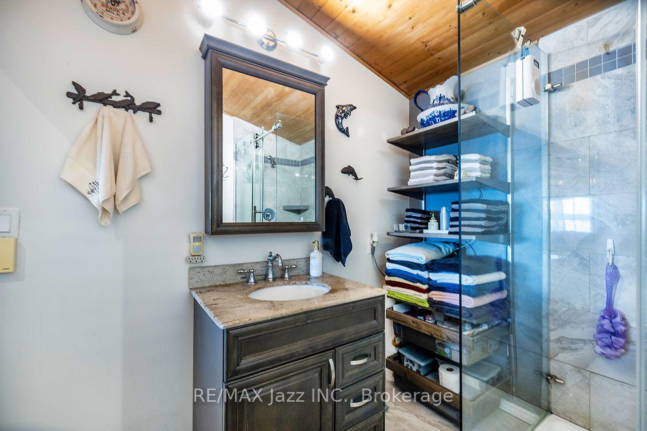 Photo 18 of 923 Silver Leaf Drive, Otonabee-South Monaghan — HOMEH