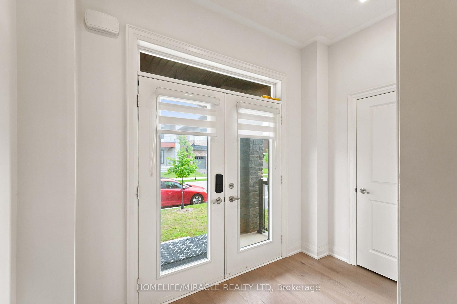 Photo 3 of 19 Kenesky Drive, Hamilton, Waterdown — HOMEH