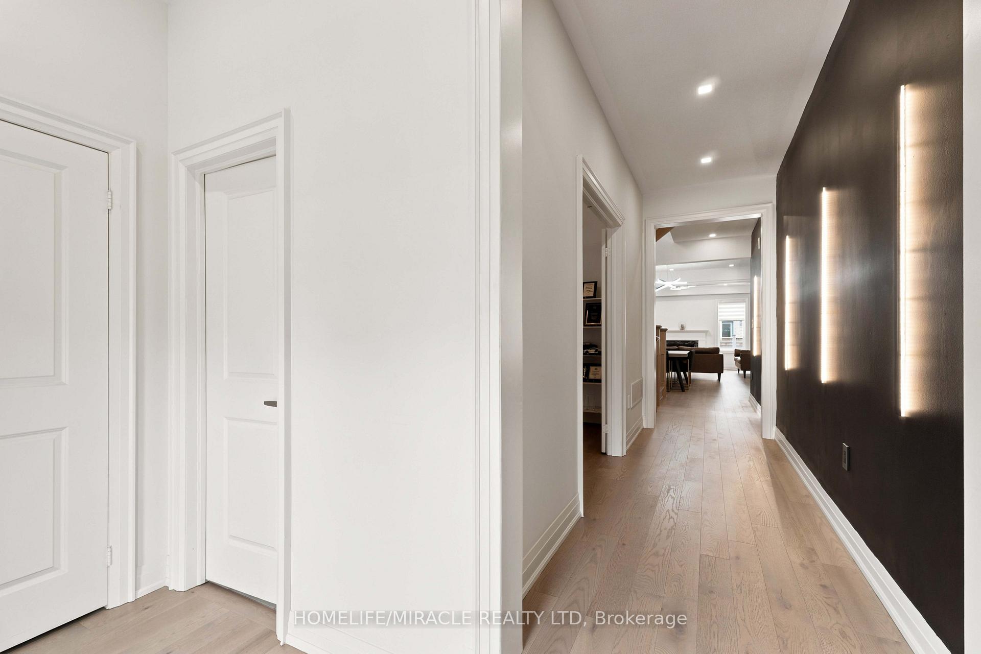 Photo 4 of 19 Kenesky Drive, Hamilton, Waterdown — HOMEH