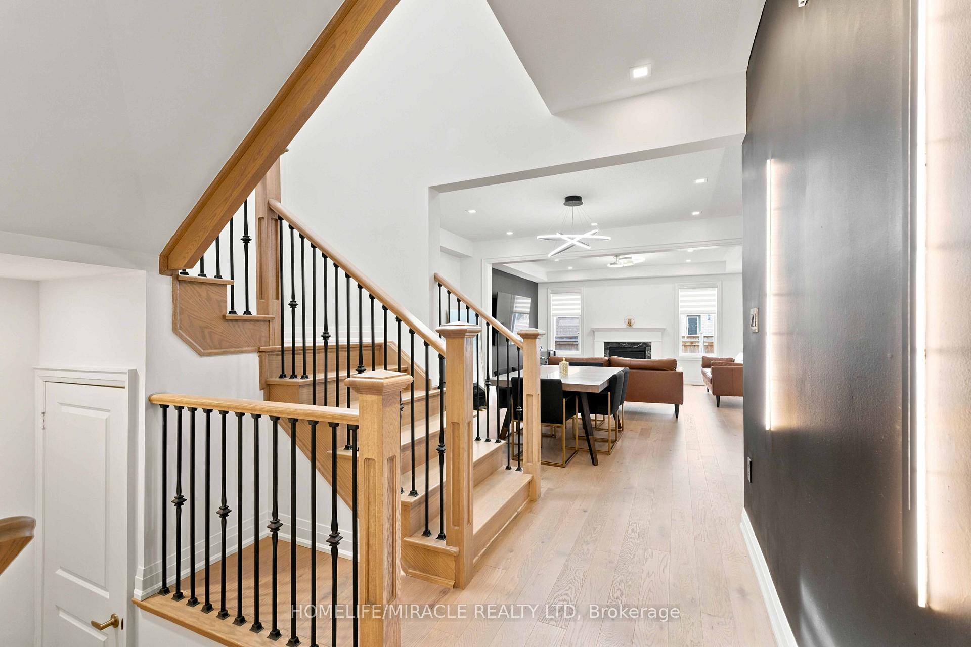 Photo 9 of 19 Kenesky Drive, Hamilton, Waterdown — HOMEH