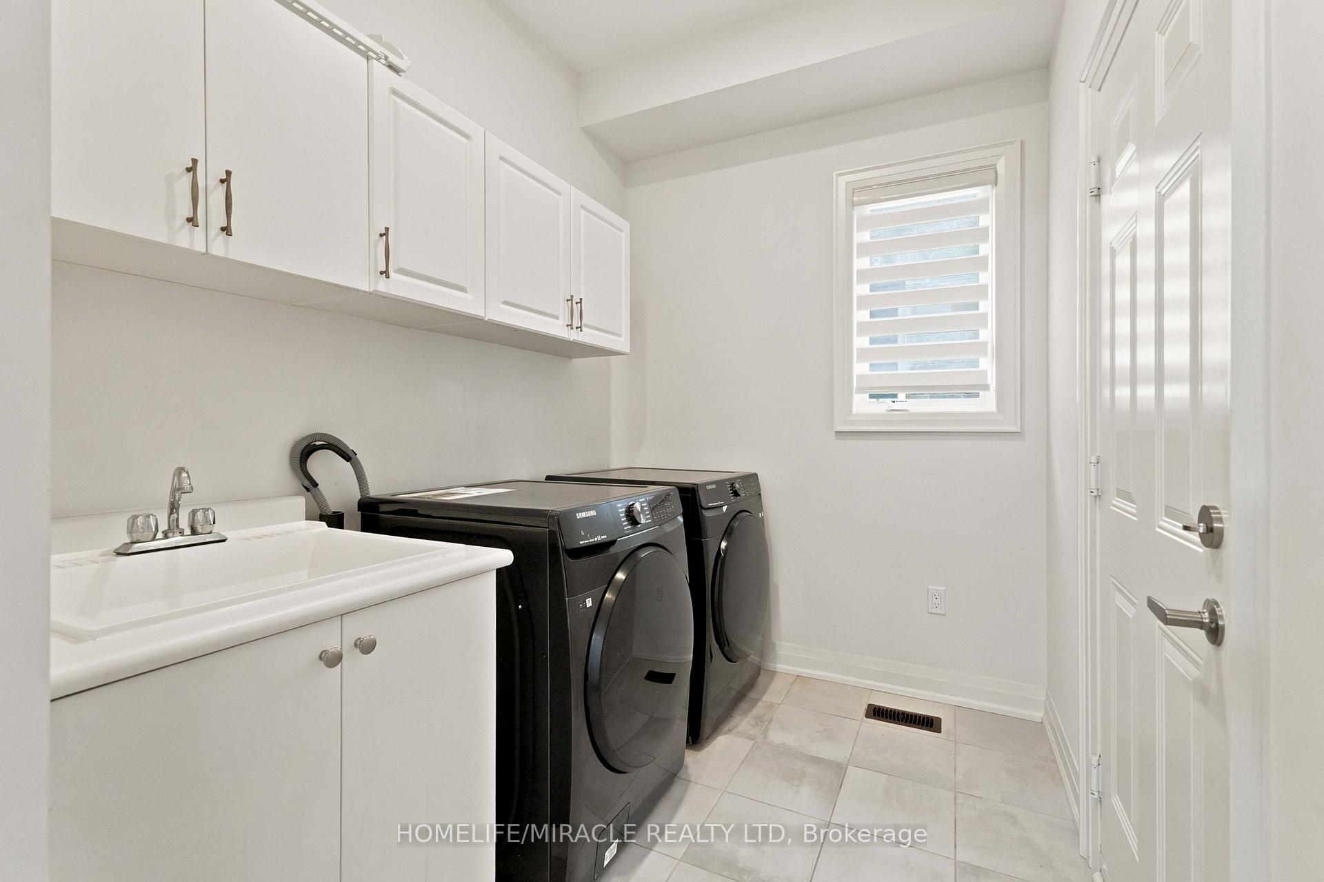 Photo 24 of 19 Kenesky Drive, Hamilton, Waterdown — HOMEH