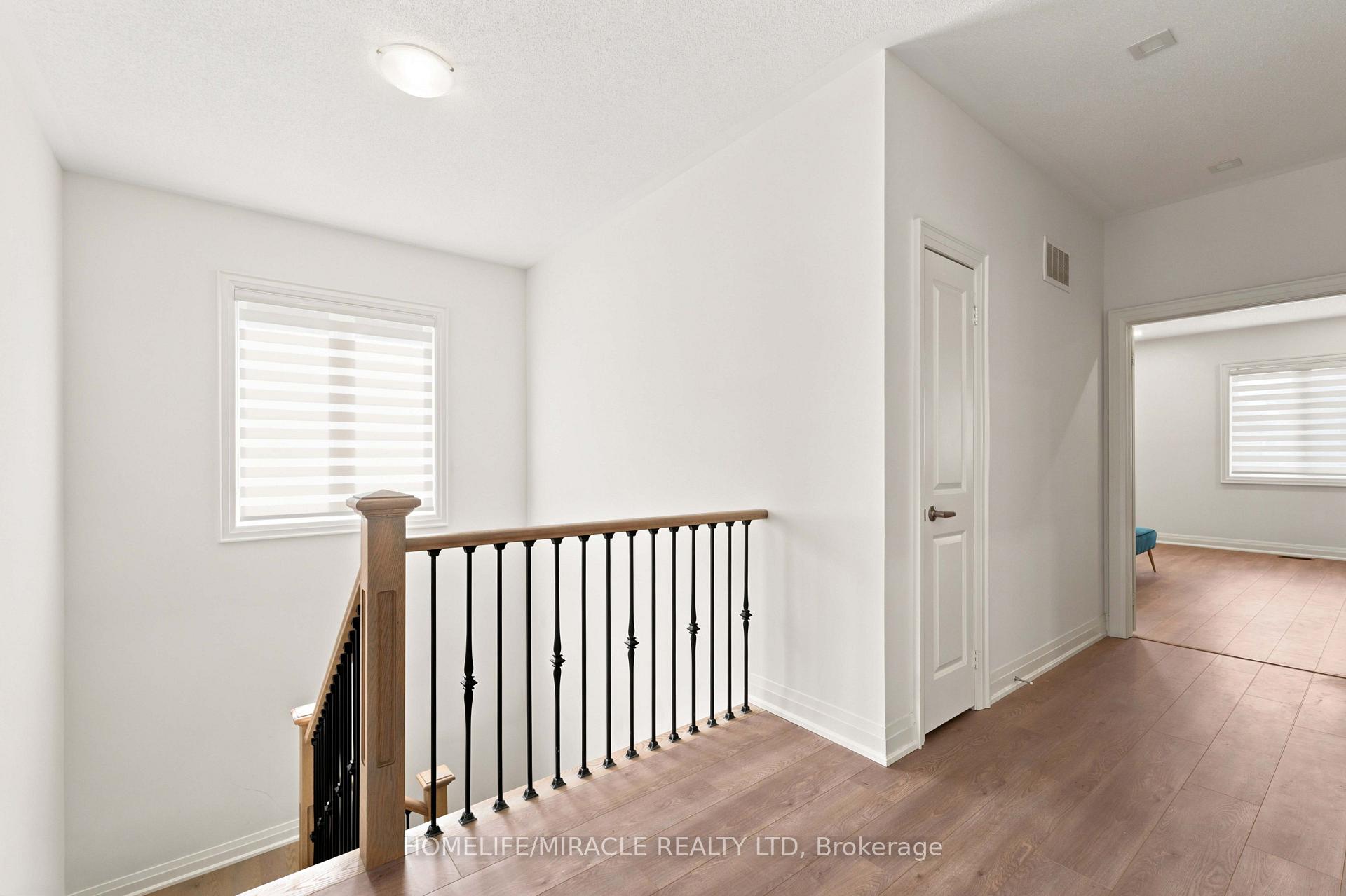 Photo 25 of 19 Kenesky Drive, Hamilton, Waterdown — HOMEH