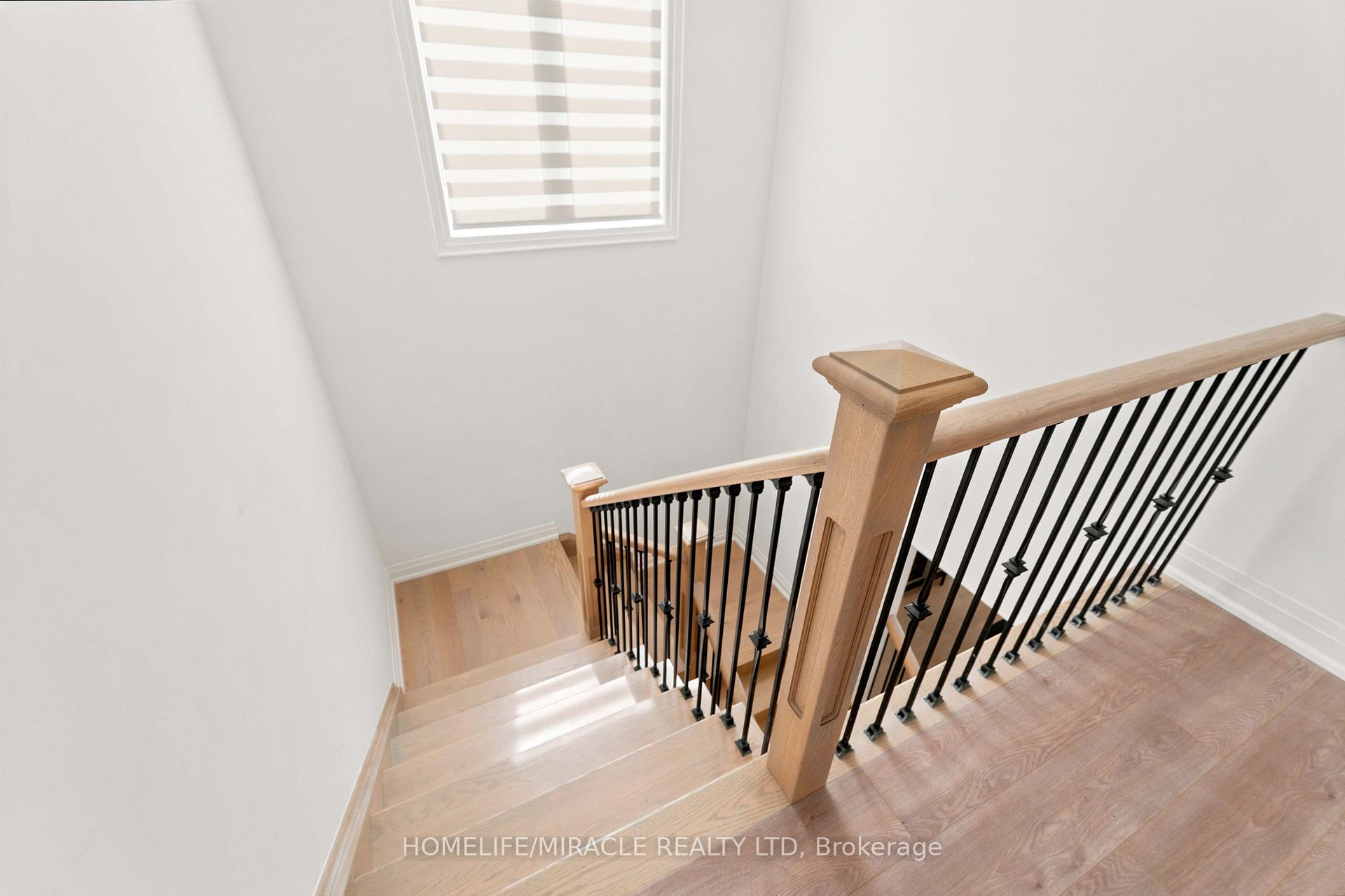 Photo 26 of 19 Kenesky Drive, Hamilton, Waterdown — HOMEH
