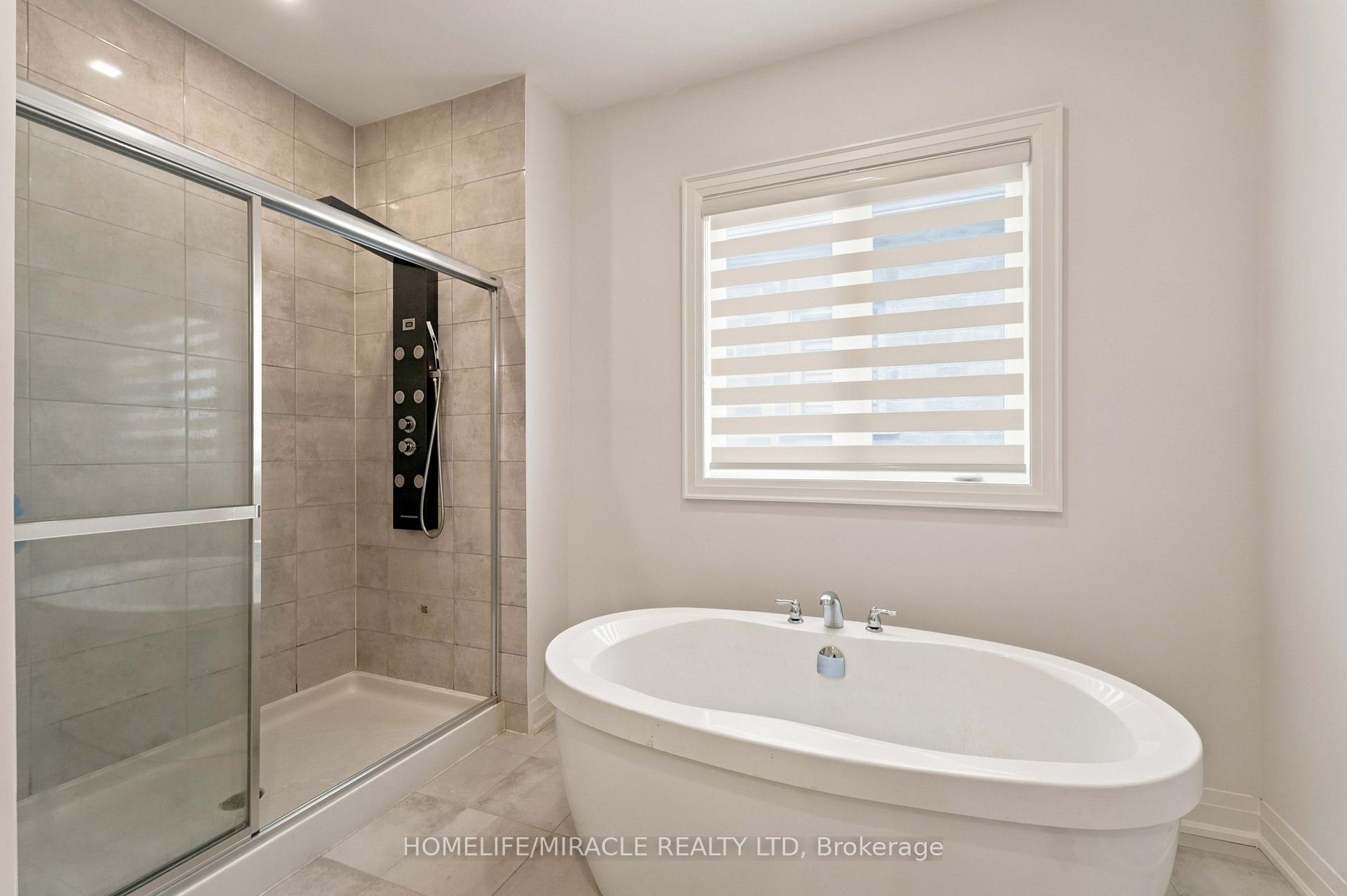 Photo 30 of 19 Kenesky Drive, Hamilton, Waterdown — HOMEH