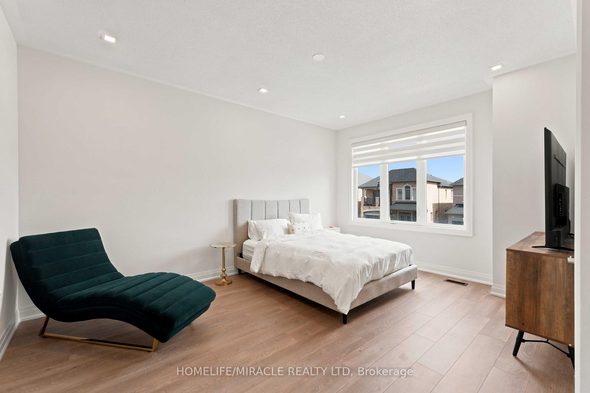 Photo 35 of 19 Kenesky Drive, Hamilton, Waterdown — HOMEH