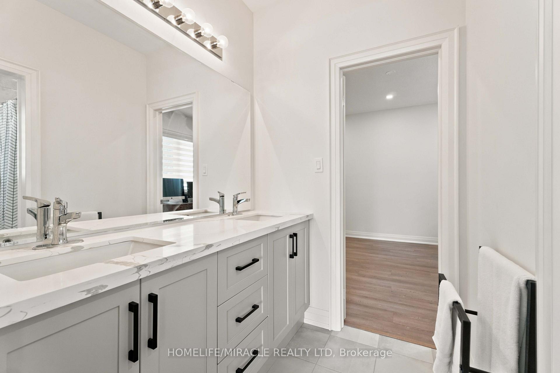Photo 36 of 19 Kenesky Drive, Hamilton, Waterdown — HOMEH