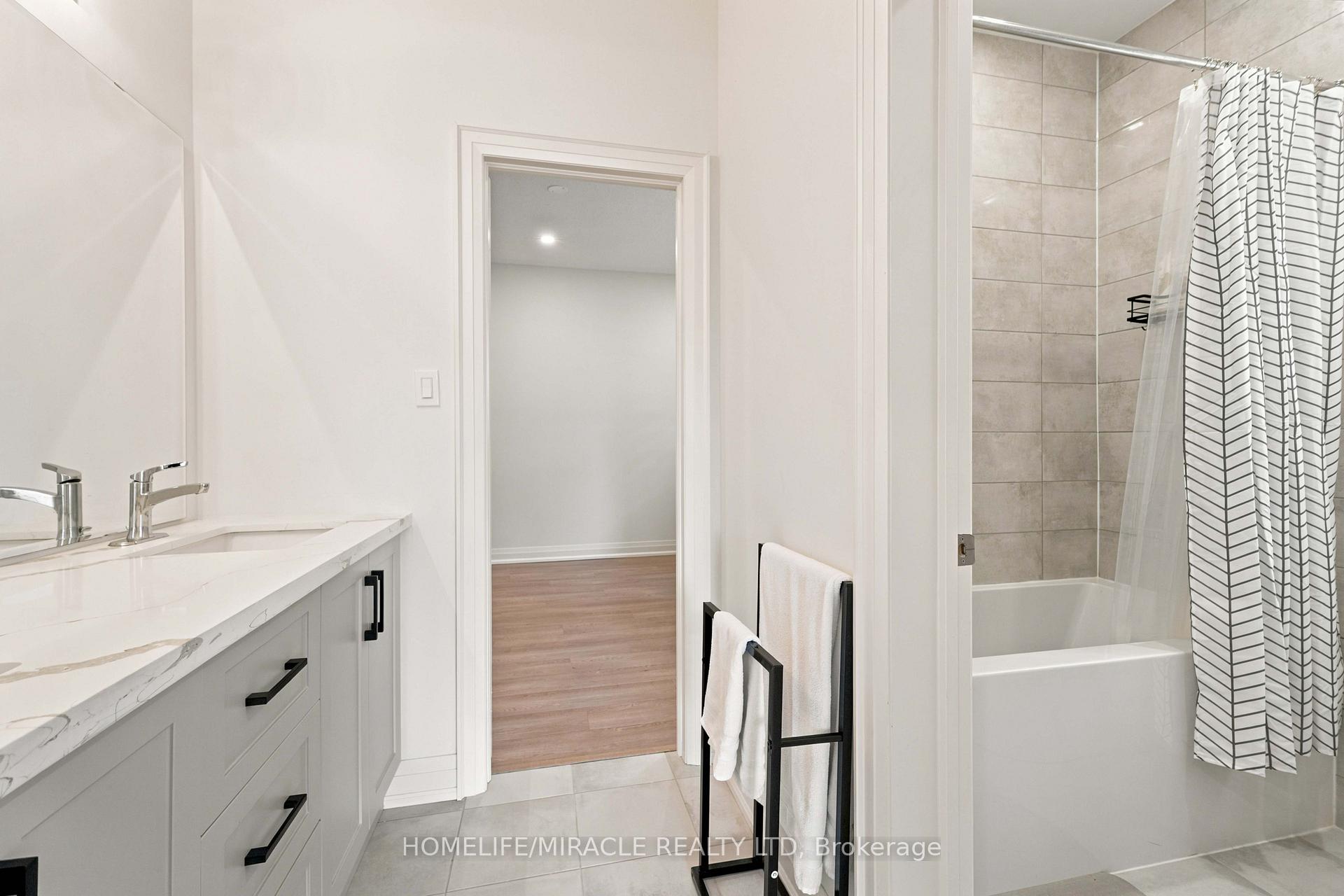 Photo 37 of 19 Kenesky Drive, Hamilton, Waterdown — HOMEH