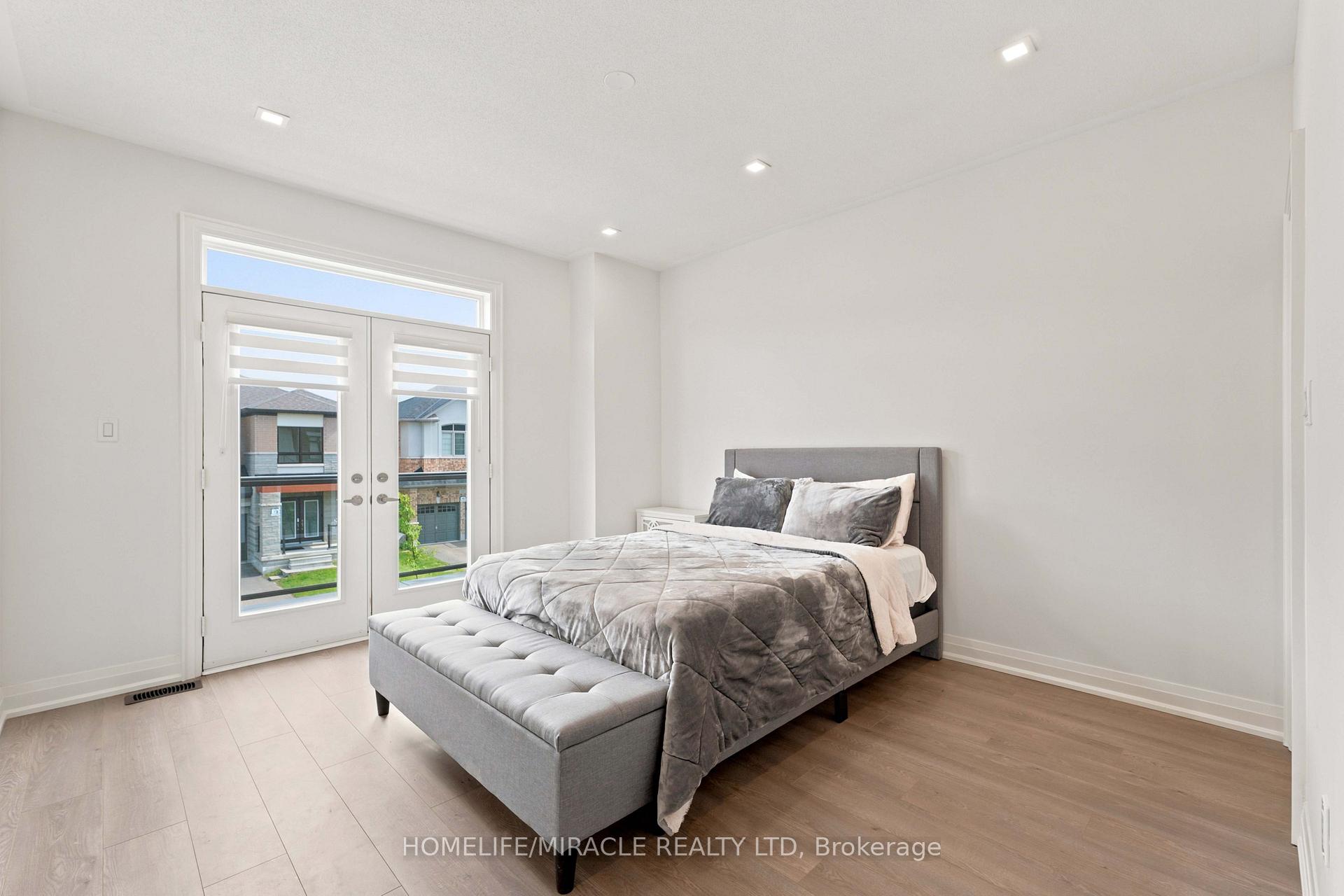 Photo 40 of 19 Kenesky Drive, Hamilton, Waterdown — HOMEH