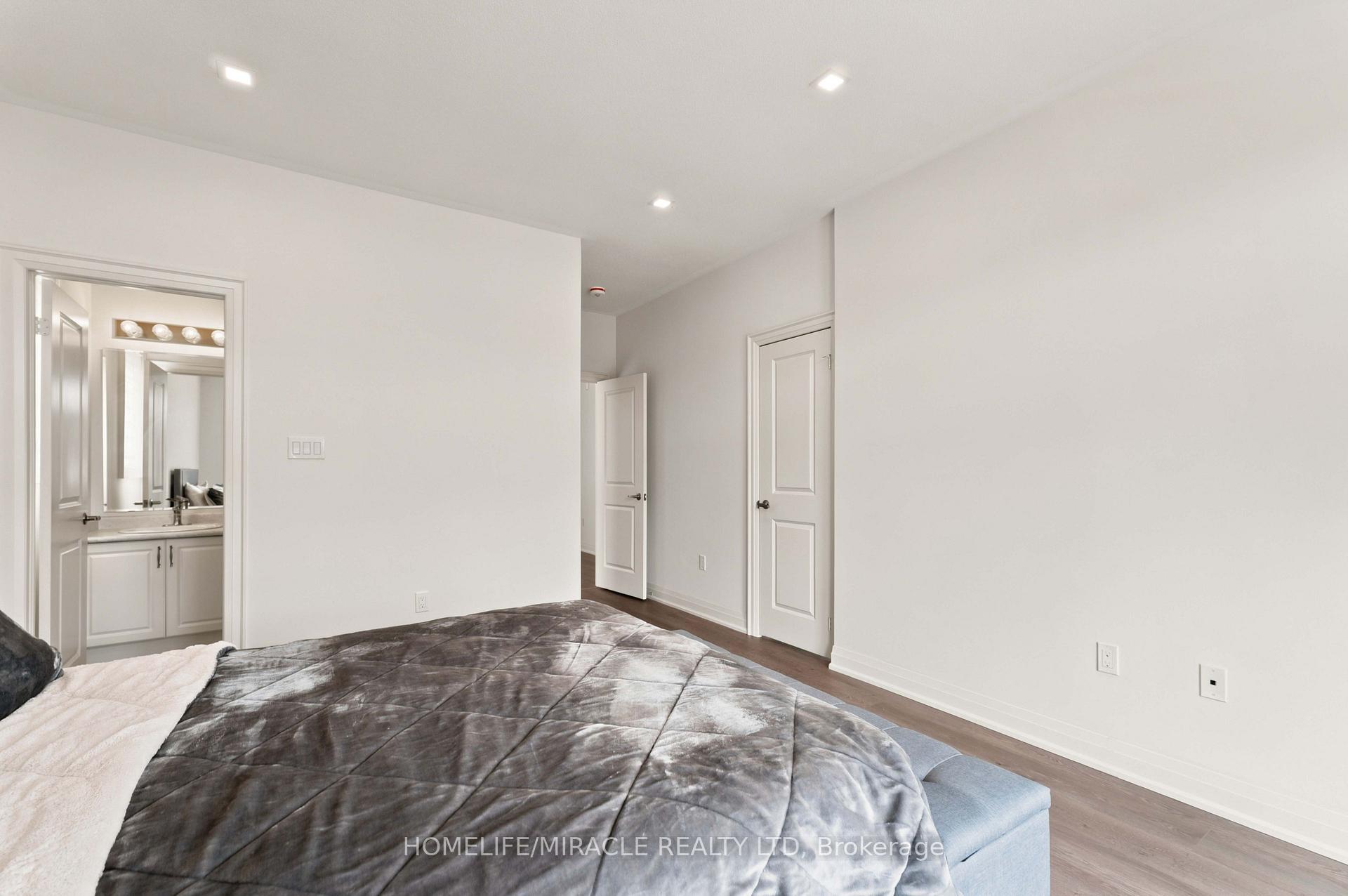 Photo 41 of 19 Kenesky Drive, Hamilton, Waterdown — HOMEH