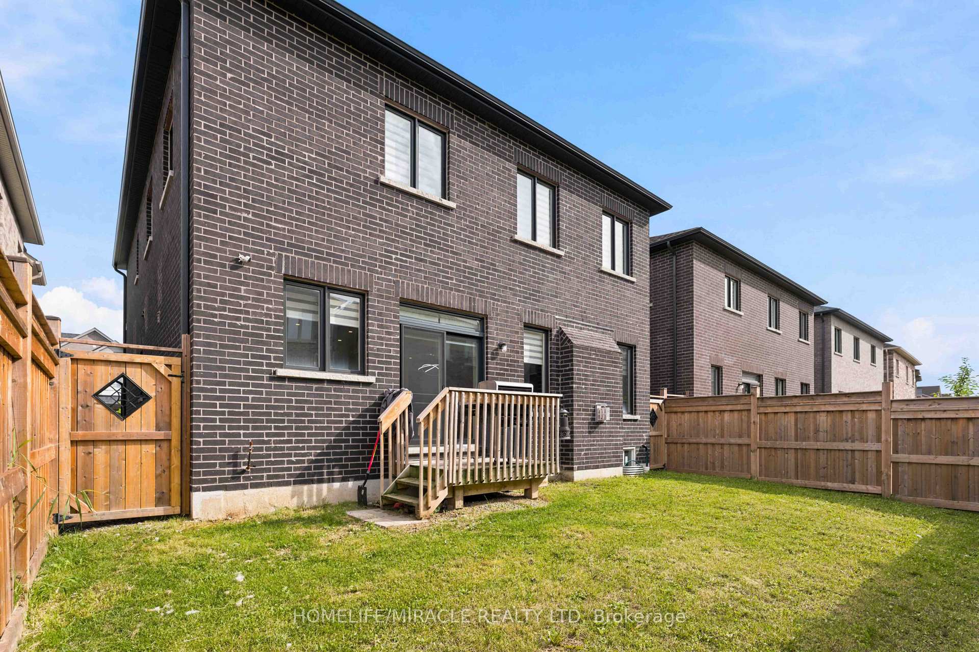 Photo 45 of 19 Kenesky Drive, Hamilton, Waterdown — HOMEH