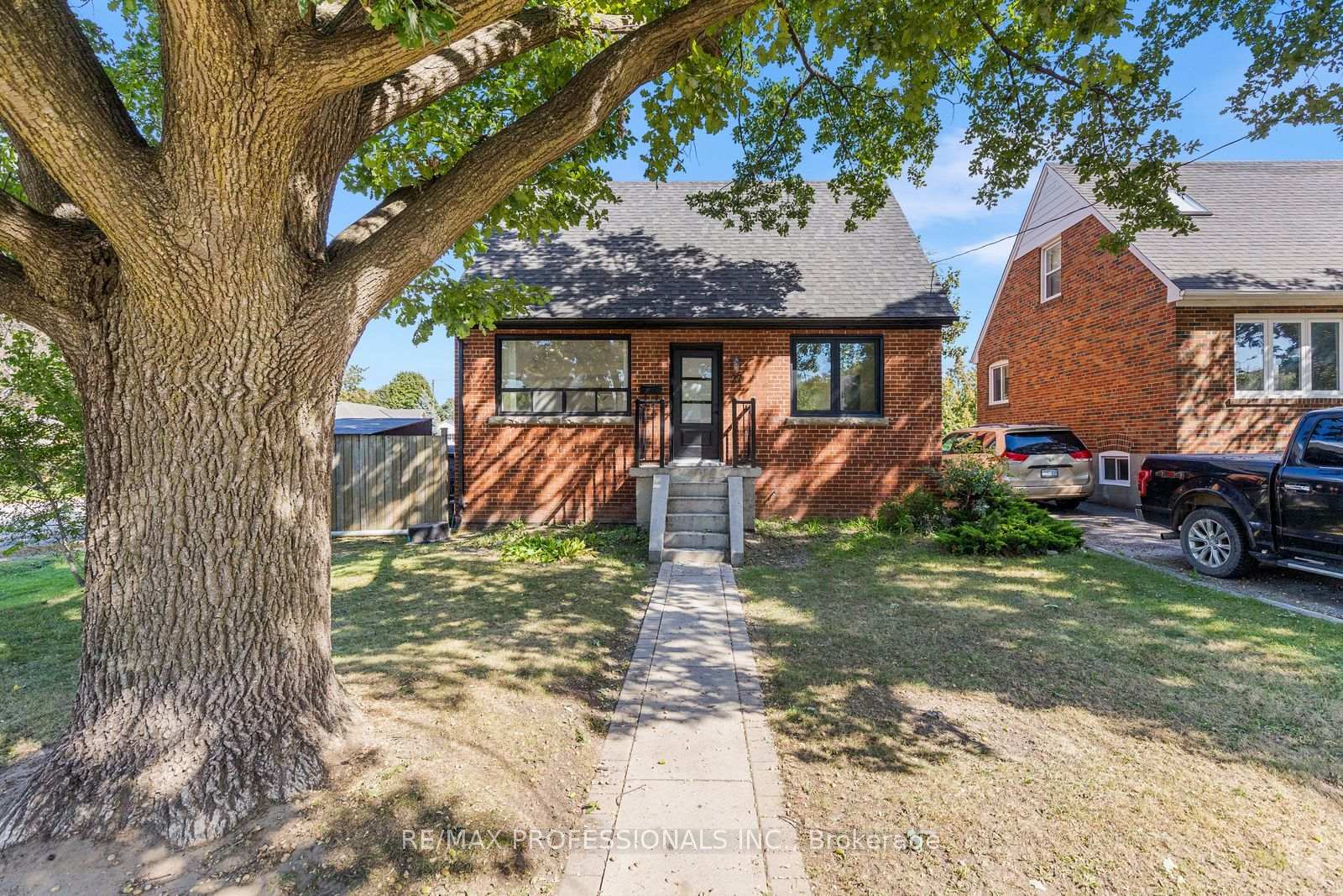 Front of 27 Brawley Avenue