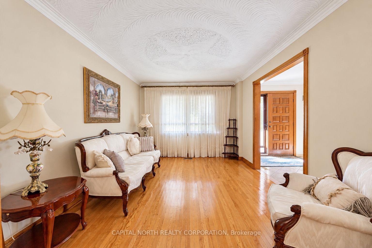 Photo 4 of 30 Cartwright Avenue, North York, Yorkdale-Glen Park — HOMEH