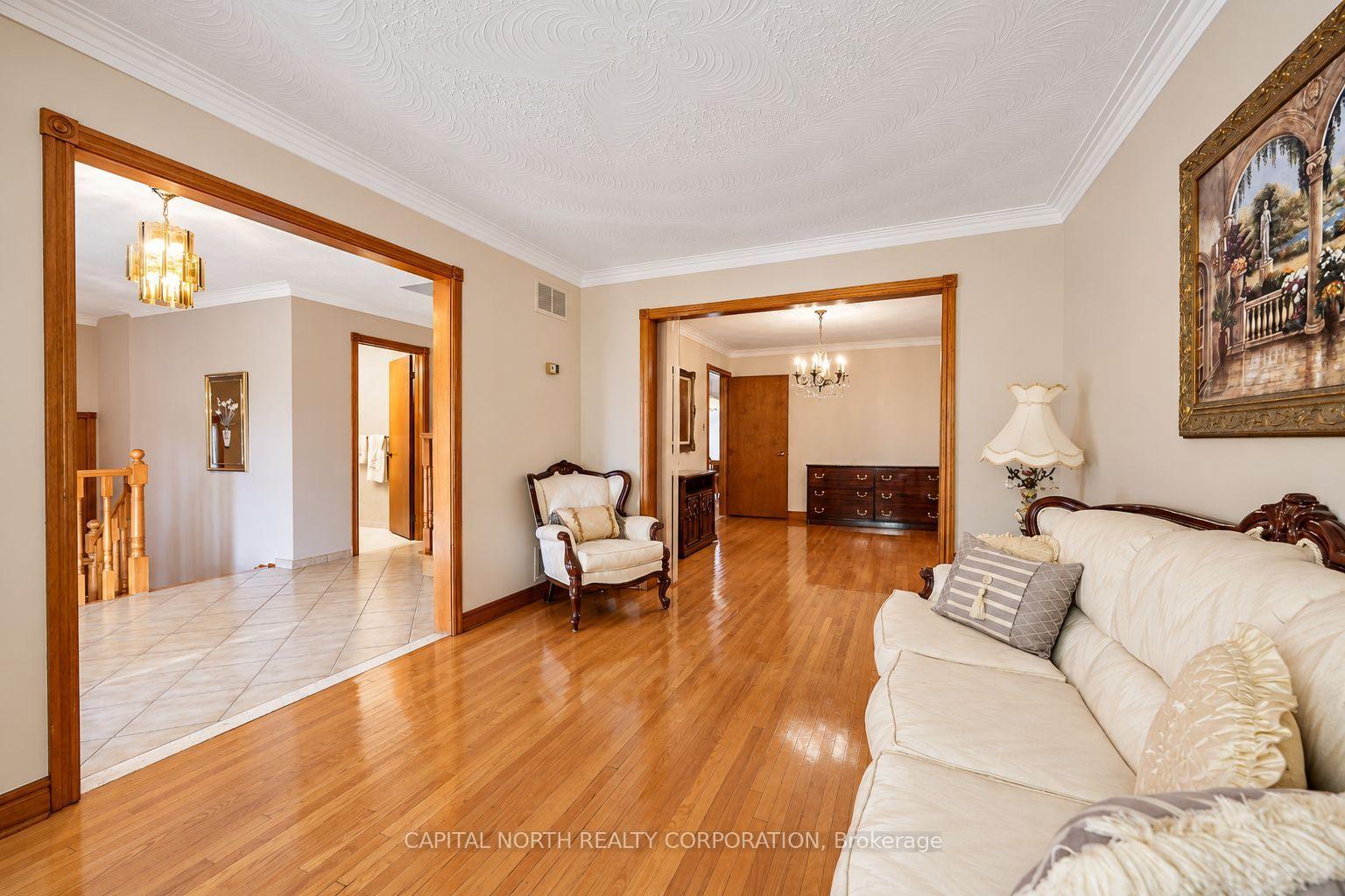 Photo 5 of 30 Cartwright Avenue, North York, Yorkdale-Glen Park — HOMEH
