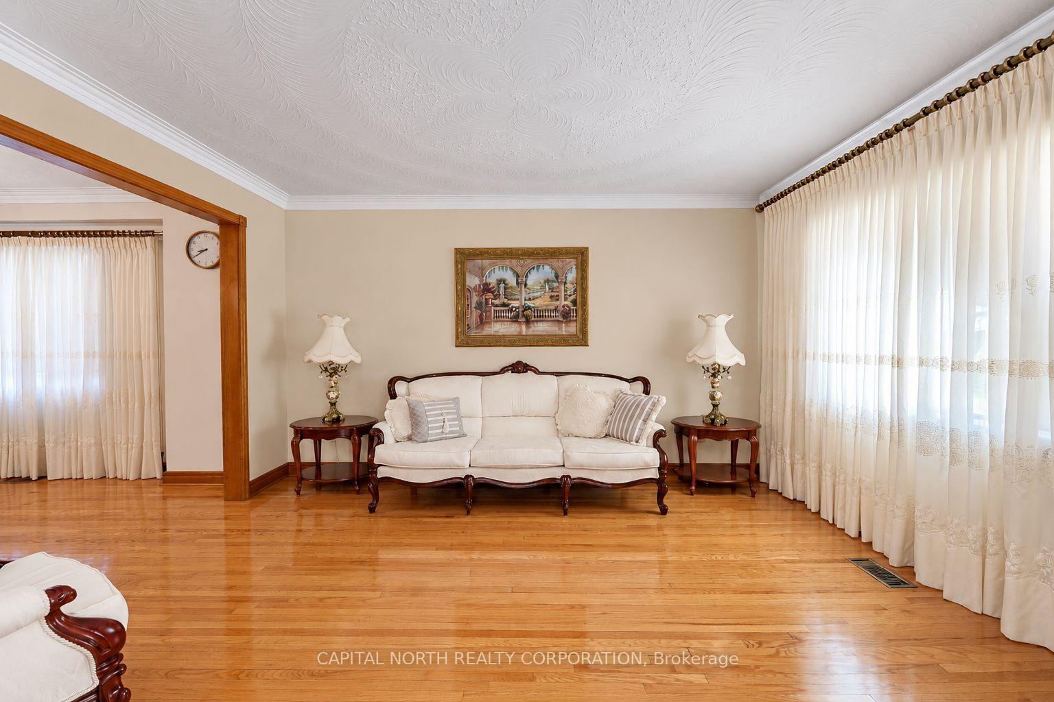 Photo 6 of 30 Cartwright Avenue, North York, Yorkdale-Glen Park — HOMEH