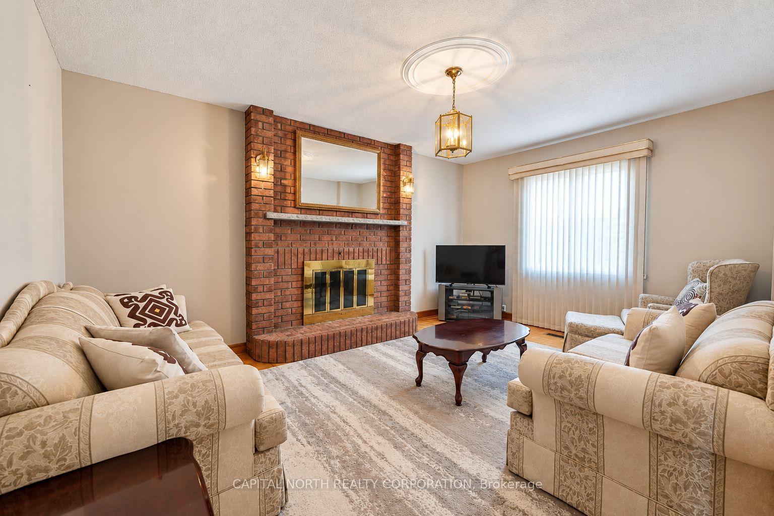 Photo 7 of 30 Cartwright Avenue, North York, Yorkdale-Glen Park — HOMEH