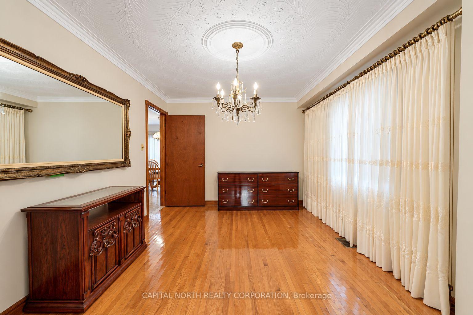 Photo 8 of 30 Cartwright Avenue, North York, Yorkdale-Glen Park — HOMEH