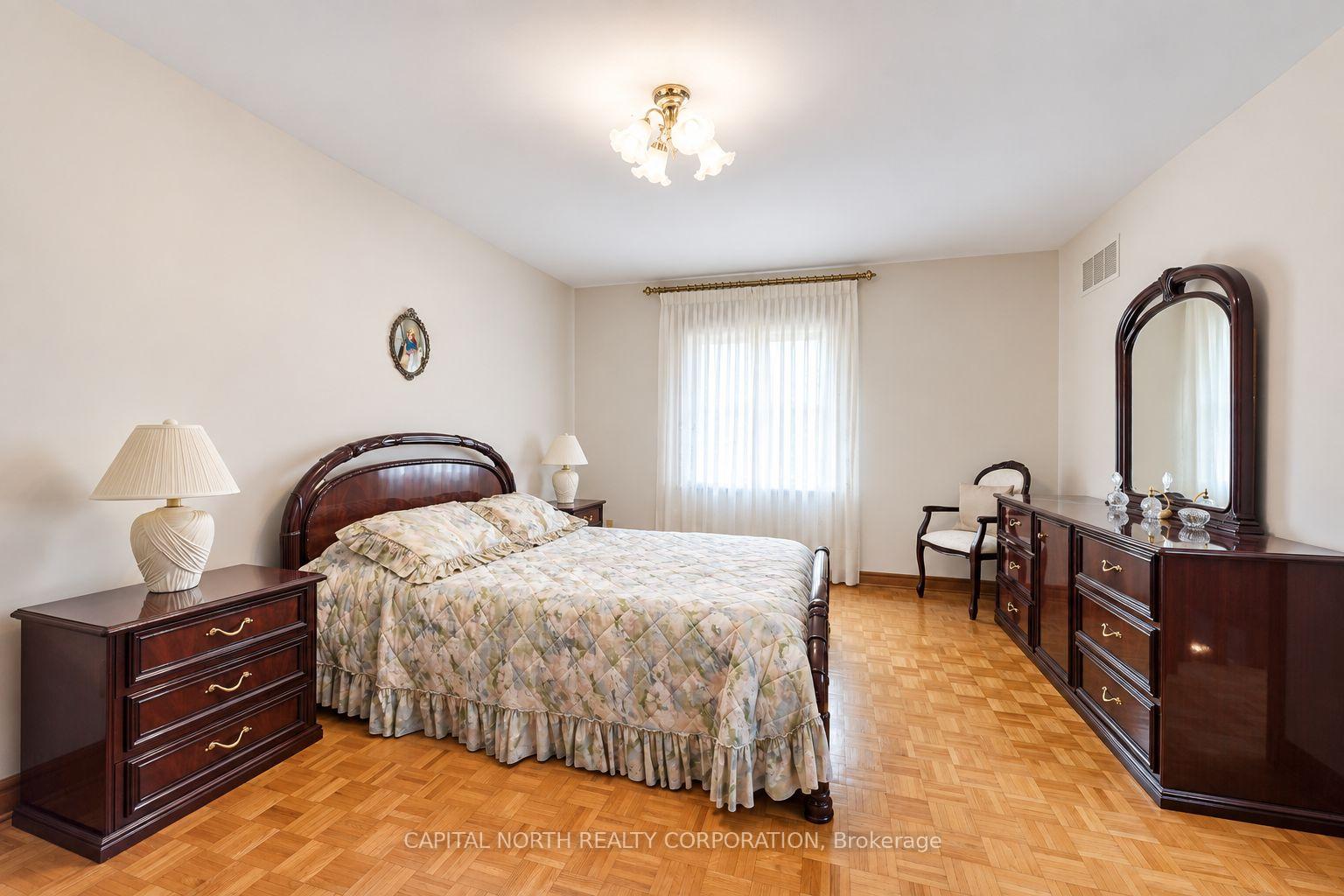 Photo 14 of 30 Cartwright Avenue, North York, Yorkdale-Glen Park — HOMEH