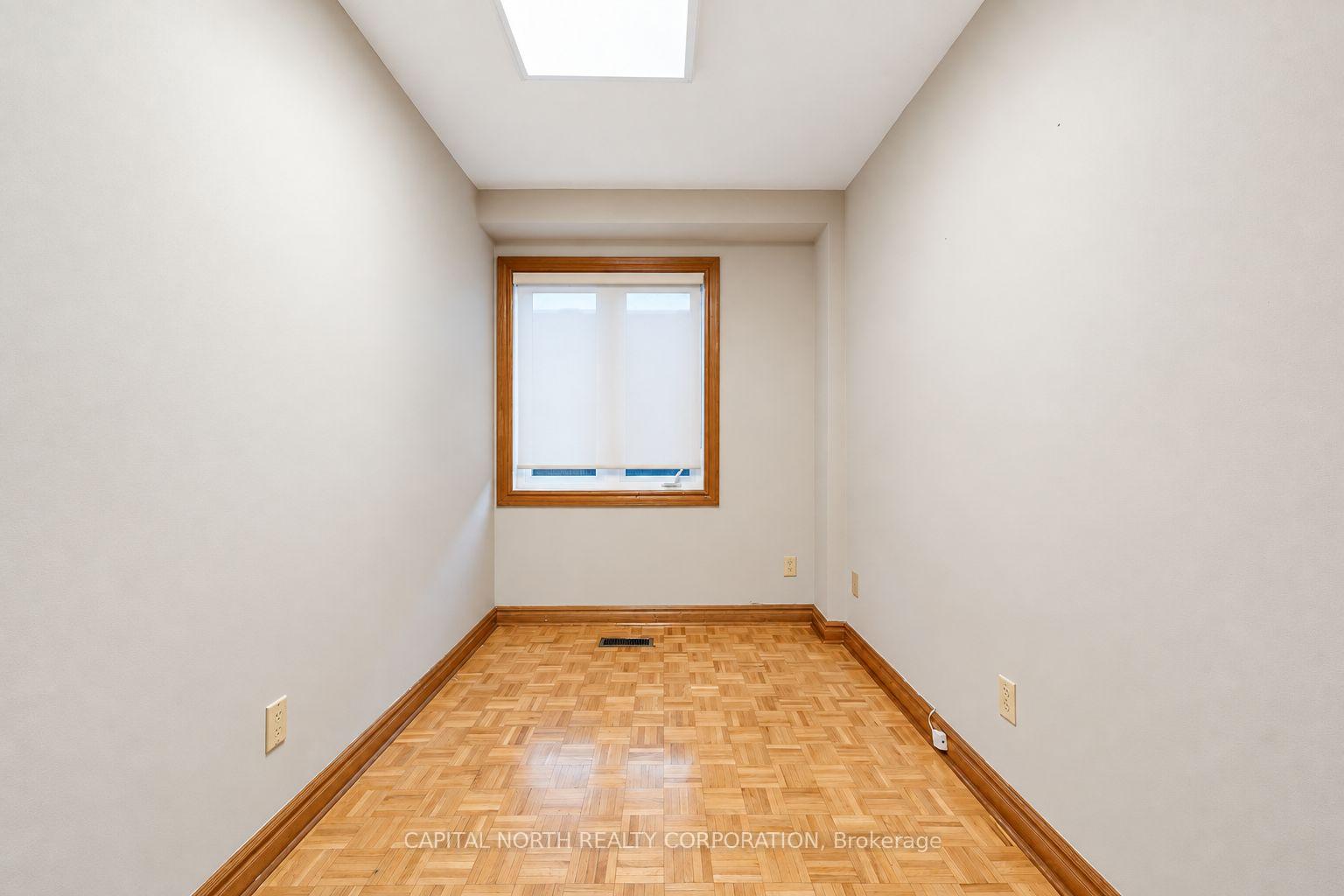 Photo 16 of 30 Cartwright Avenue, North York, Yorkdale-Glen Park — HOMEH