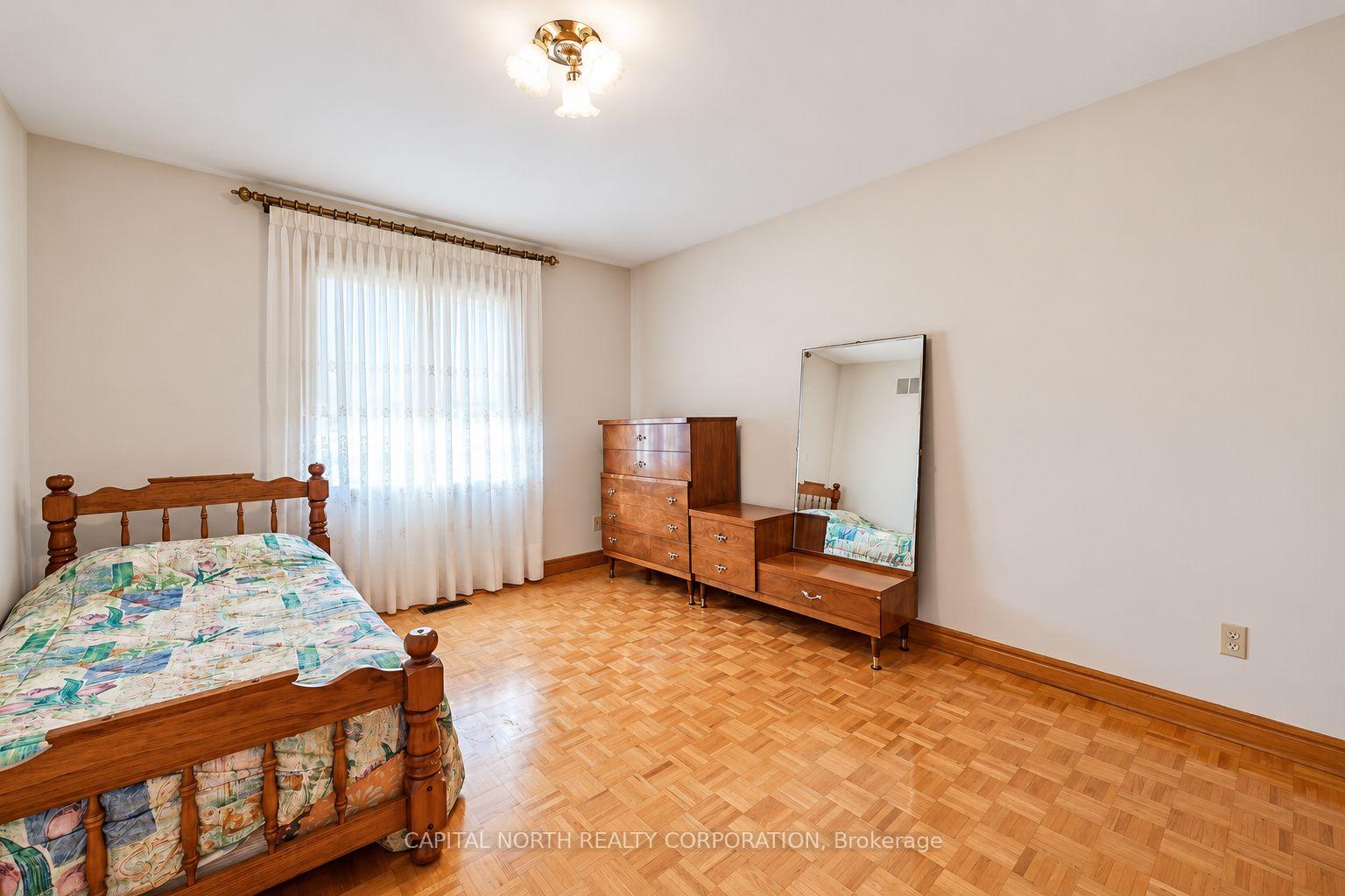 Photo 22 of 30 Cartwright Avenue, North York, Yorkdale-Glen Park — HOMEH