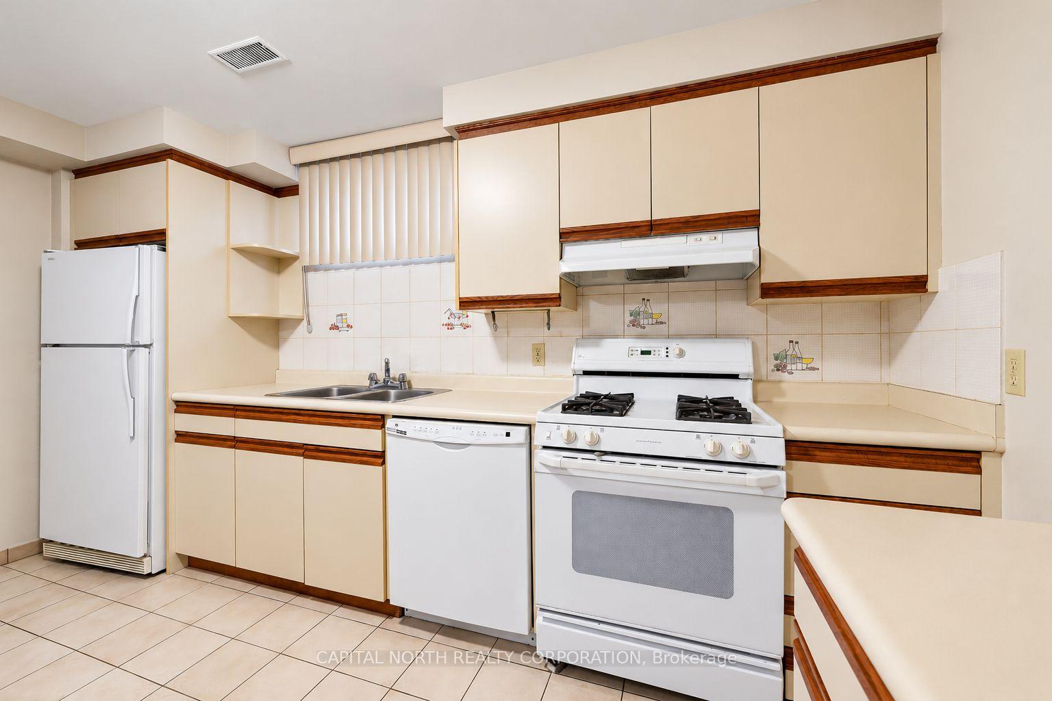Photo 31 of 30 Cartwright Avenue, North York, Yorkdale-Glen Park — HOMEH
