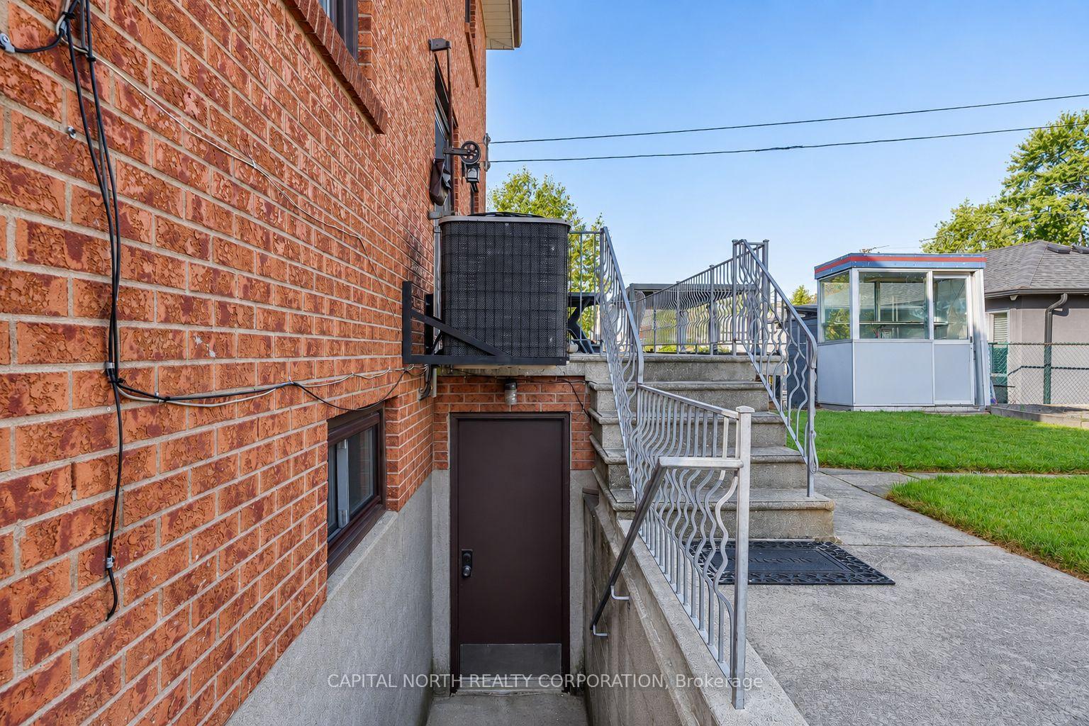 Photo 38 of 30 Cartwright Avenue, North York, Yorkdale-Glen Park — HOMEH