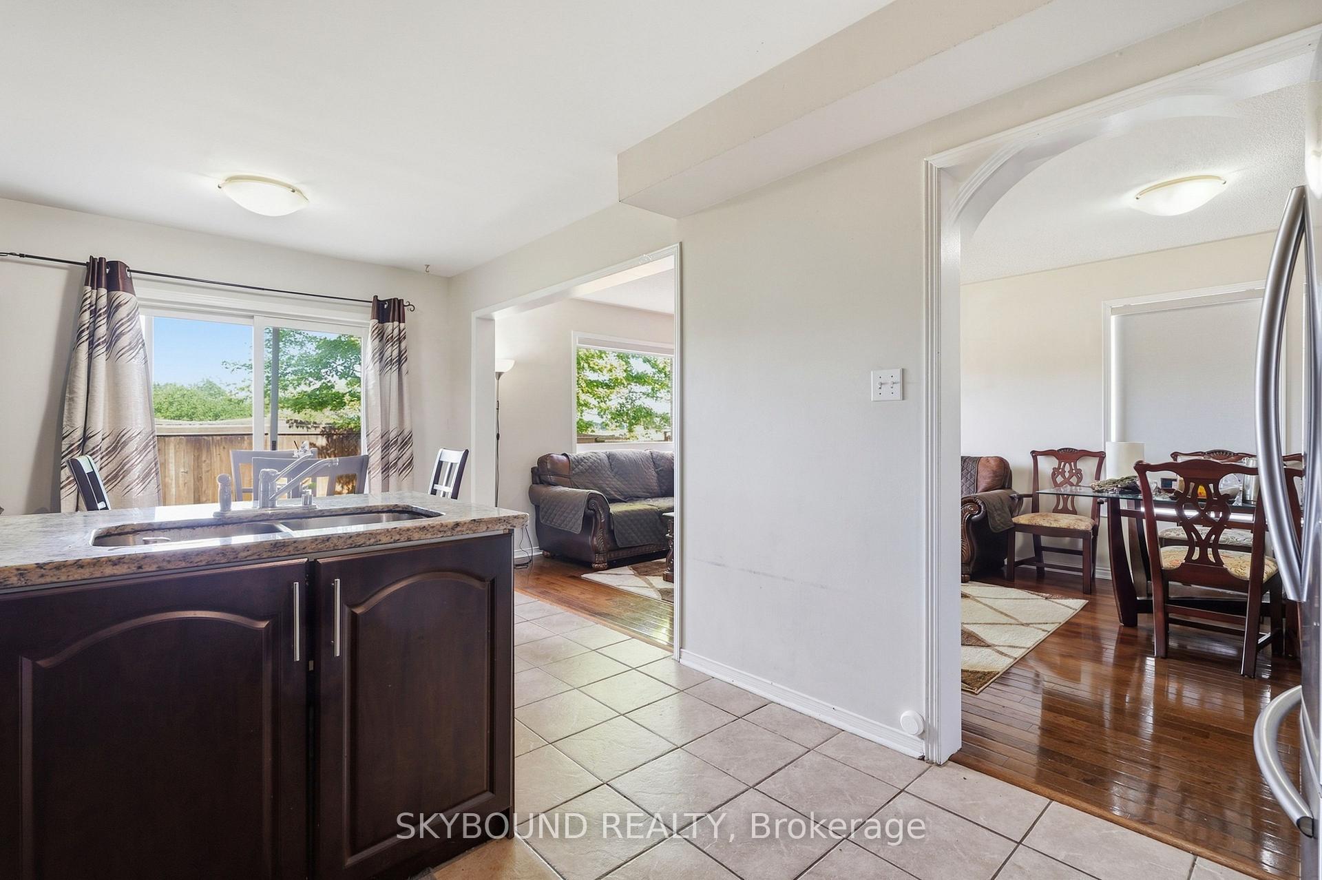 Photo 10 of 7419 Magistrate Terrace, Mississauga, Meadowvale Village — HOMEH