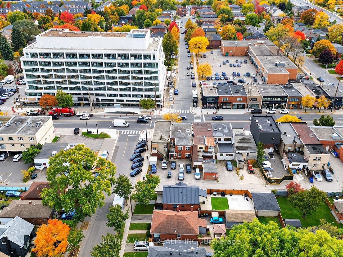Photo 3 of 708 The Queensway, Etobicoke, Stonegate-Queensway — HOMEH
