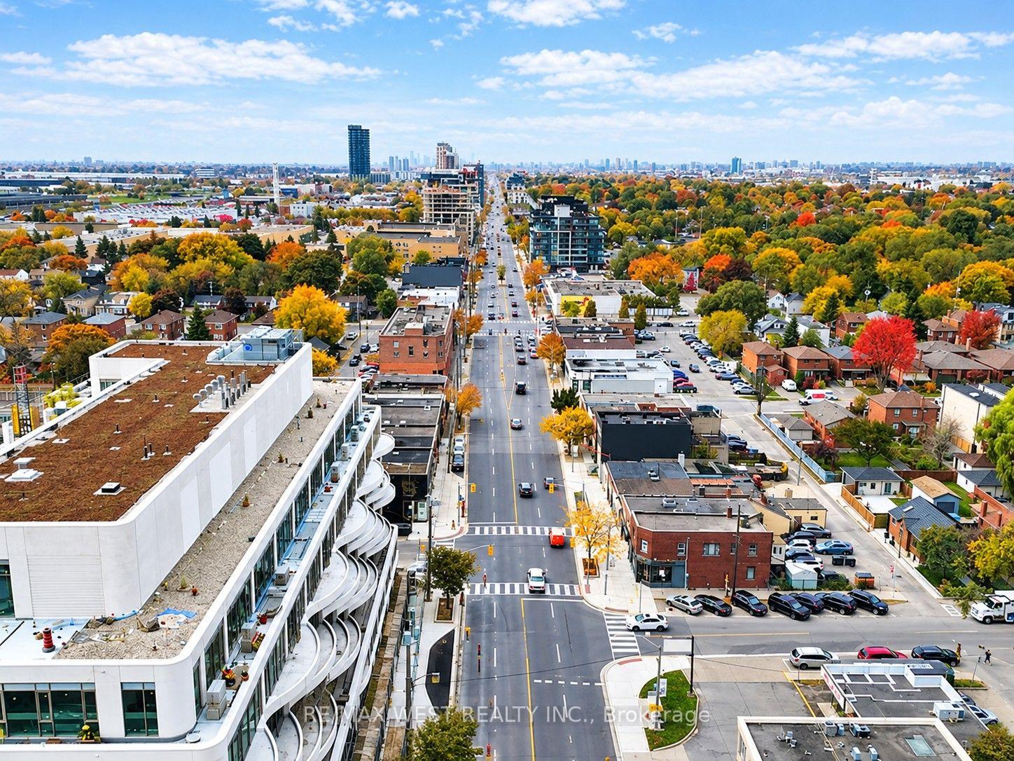 Photo 4 of 708 The Queensway, Etobicoke, Stonegate-Queensway — HOMEH