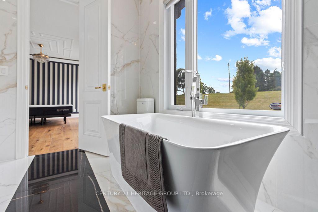 Photo 19 of 4 Loch Erne Lane, King, Nobleton — HOMEH