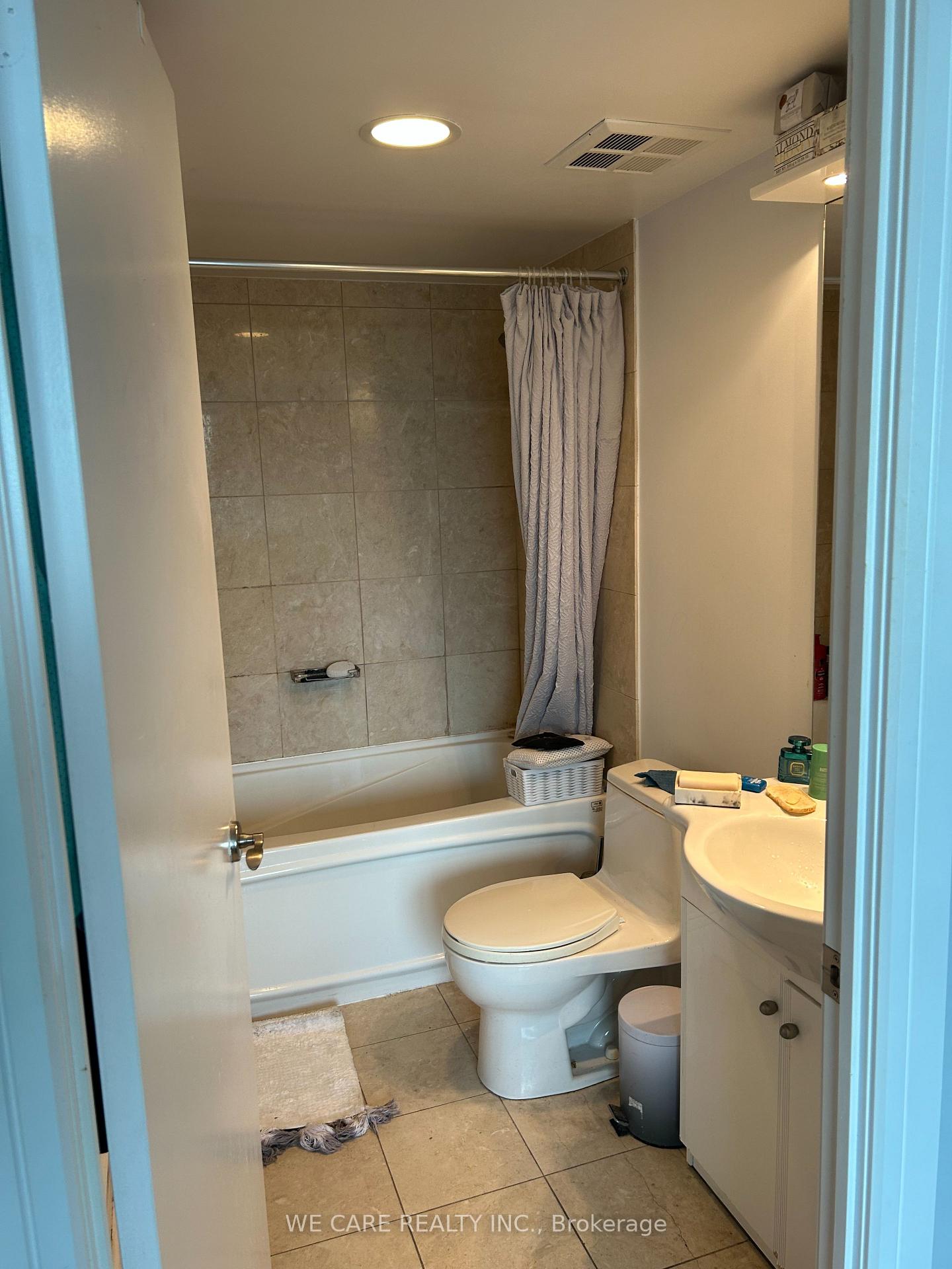 Photo 9 of Unit 2308, 16 Harrison Garden Boulevard, North York, Willowdale East — HOMEH