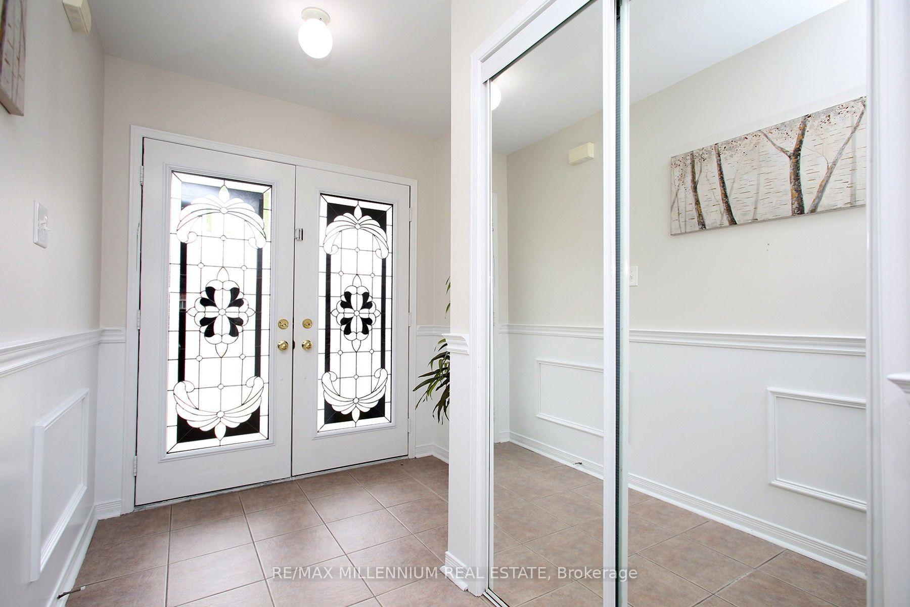 Photo 2 of 19 Tanasi Road, Brampton, Credit Valley — HOMEH