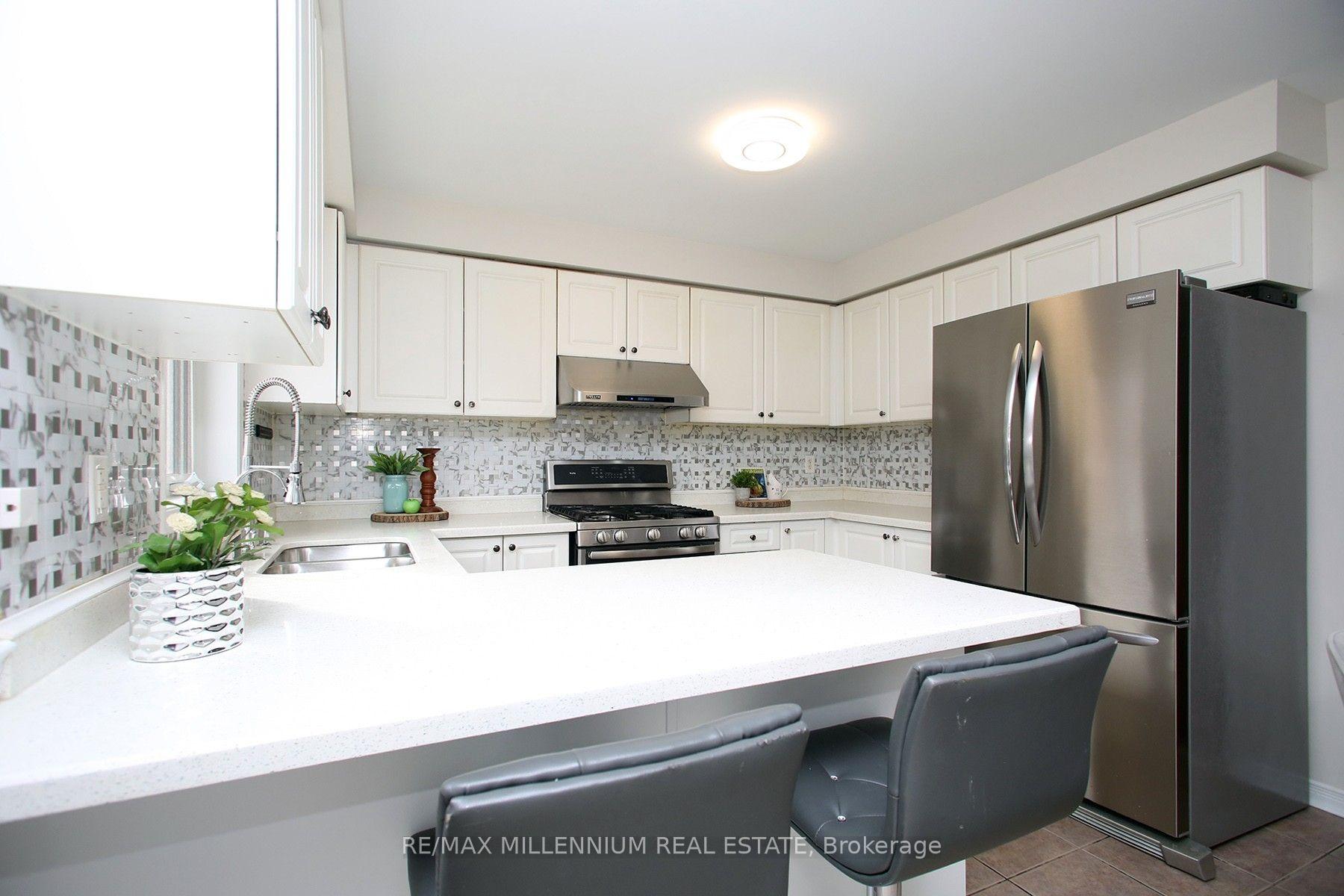 Photo 7 of 19 Tanasi Road, Brampton, Credit Valley — HOMEH