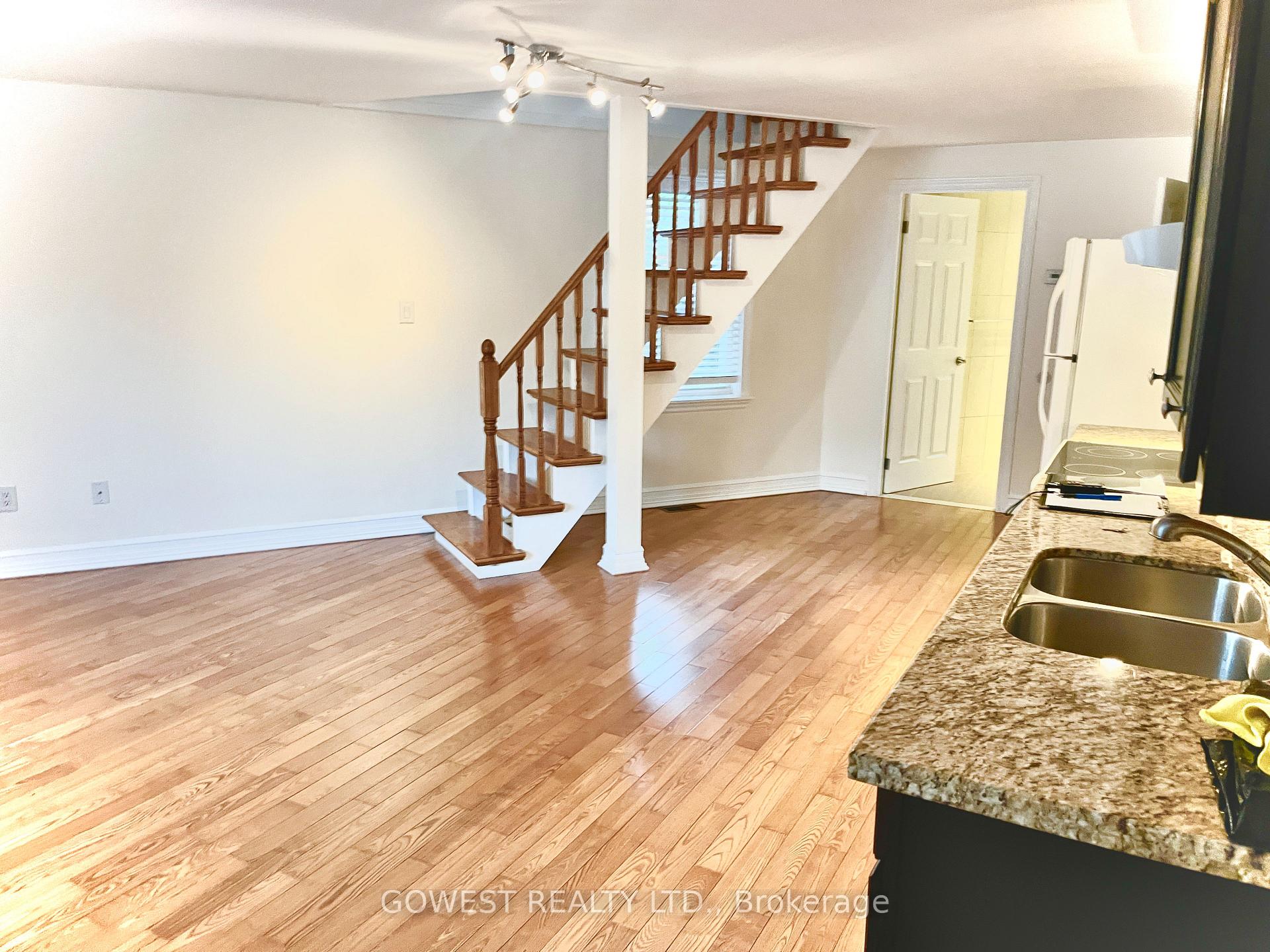 Photo 2 of Unit 2, 18 Varsity Road, Toronto, Lambton Baby Point — HOMEH