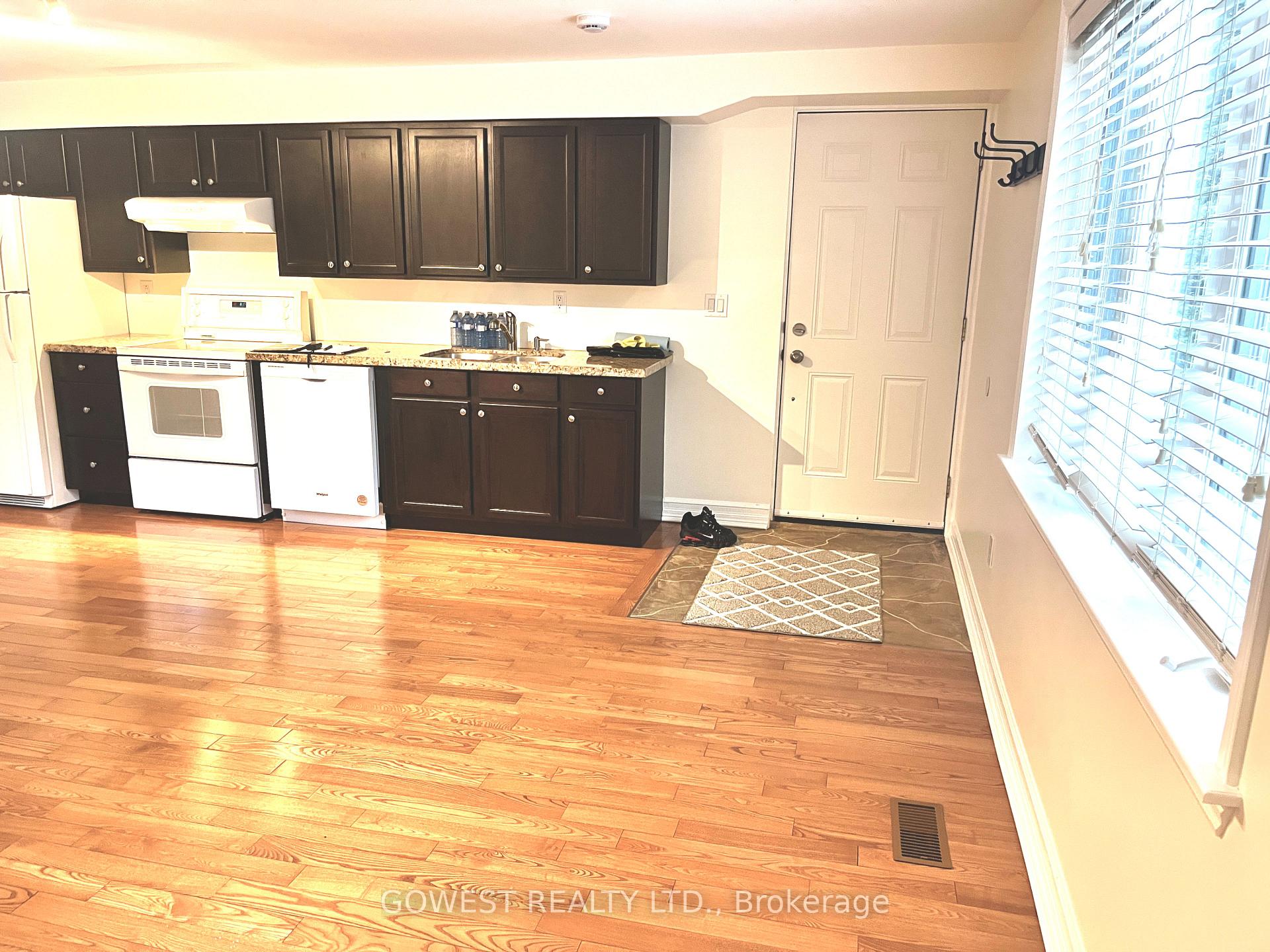 Photo 4 of Unit 2, 18 Varsity Road, Toronto, Lambton Baby Point — HOMEH
