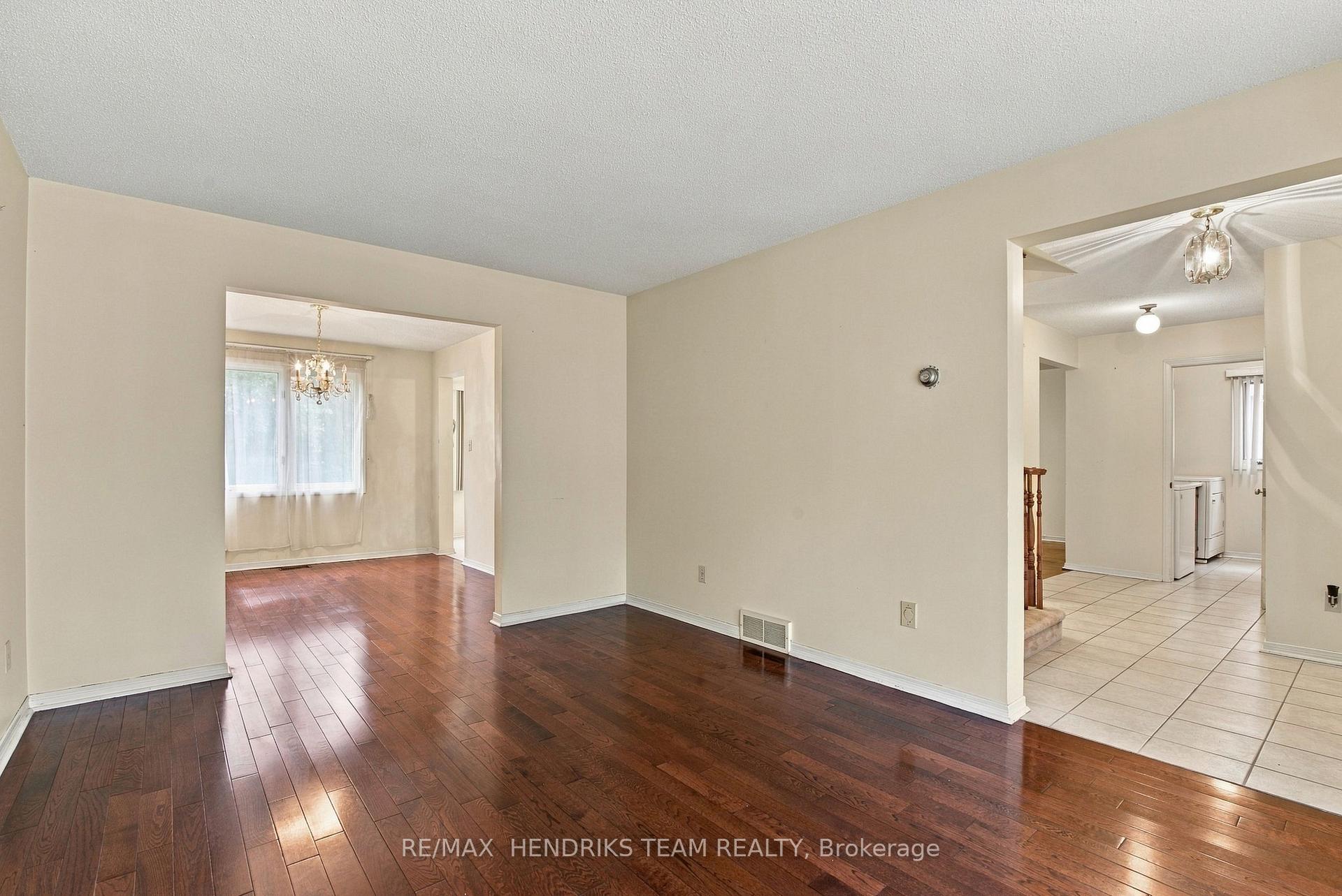 Photo 7 of 17 Farmington Drive, St. Catharines, Grapeview — HOMEH