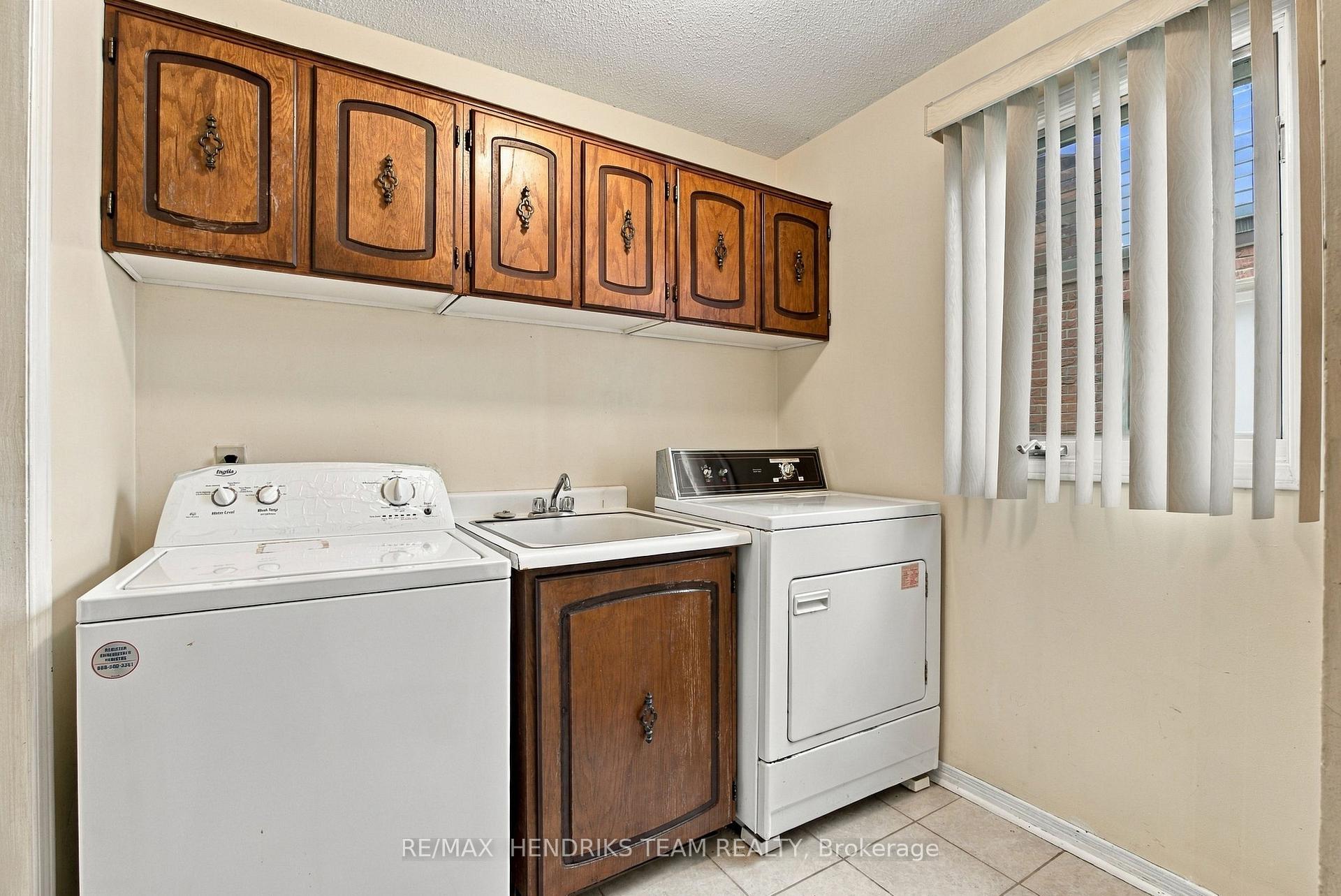 Photo 19 of 17 Farmington Drive, St. Catharines, Grapeview — HOMEH