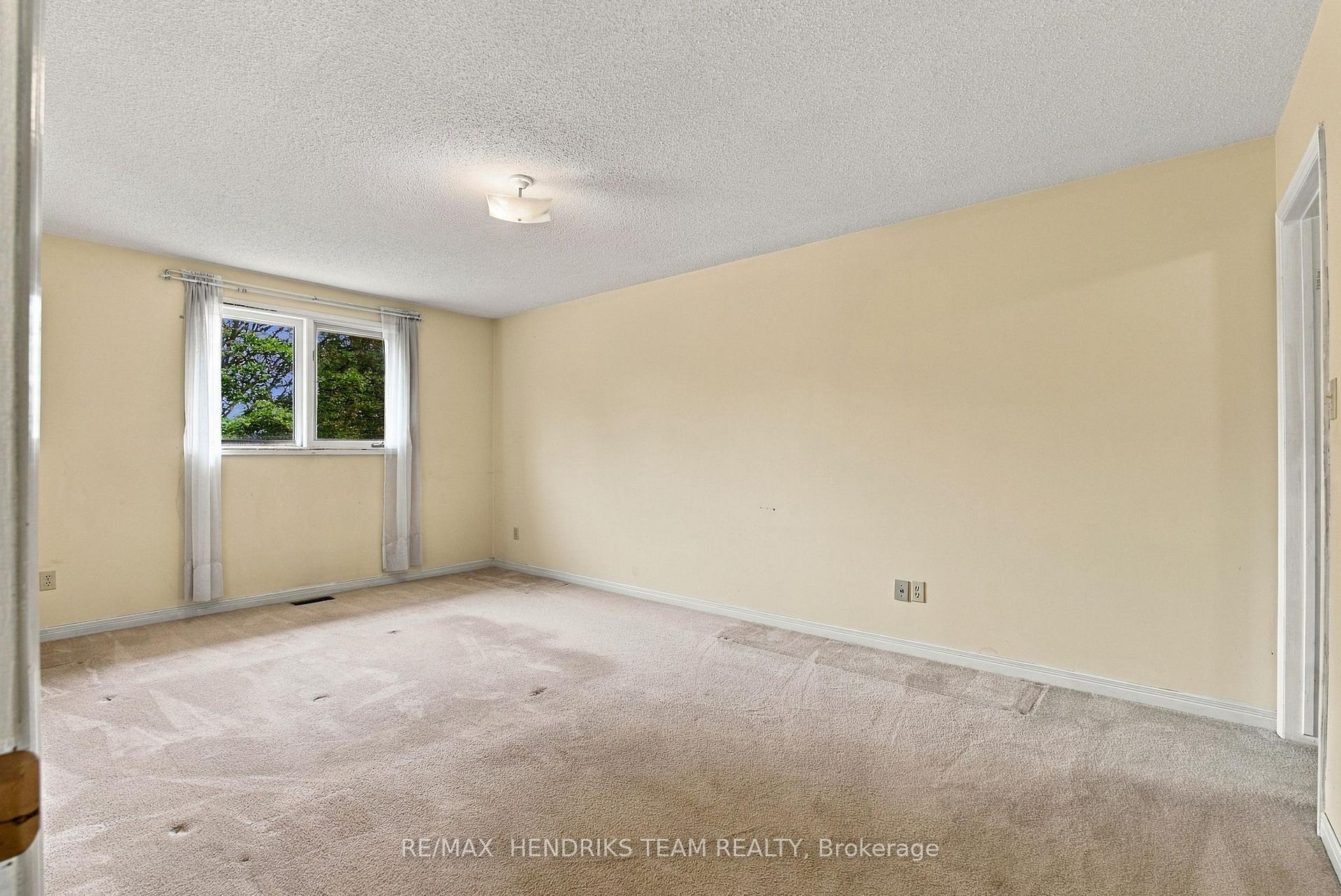 Photo 21 of 17 Farmington Drive, St. Catharines, Grapeview — HOMEH