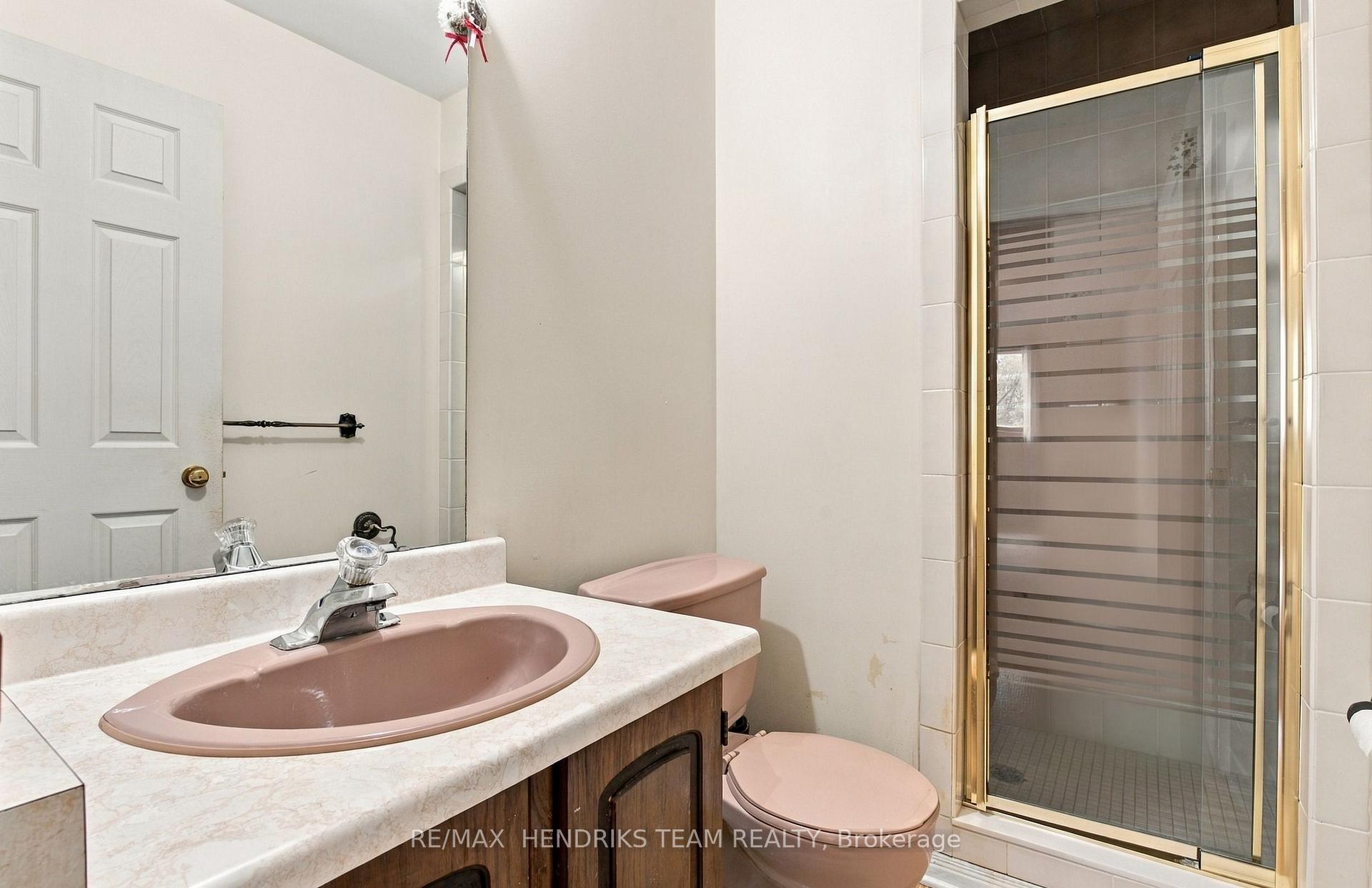 Photo 24 of 17 Farmington Drive, St. Catharines, Grapeview — HOMEH