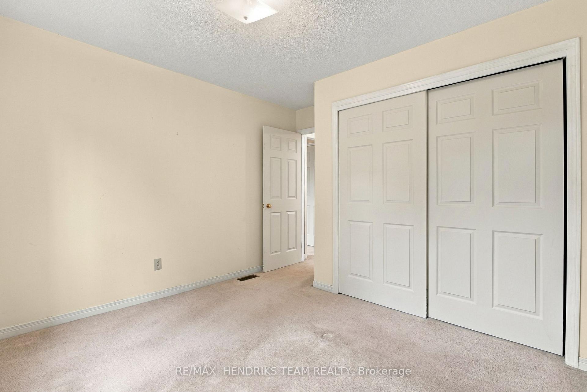 Photo 26 of 17 Farmington Drive, St. Catharines, Grapeview — HOMEH