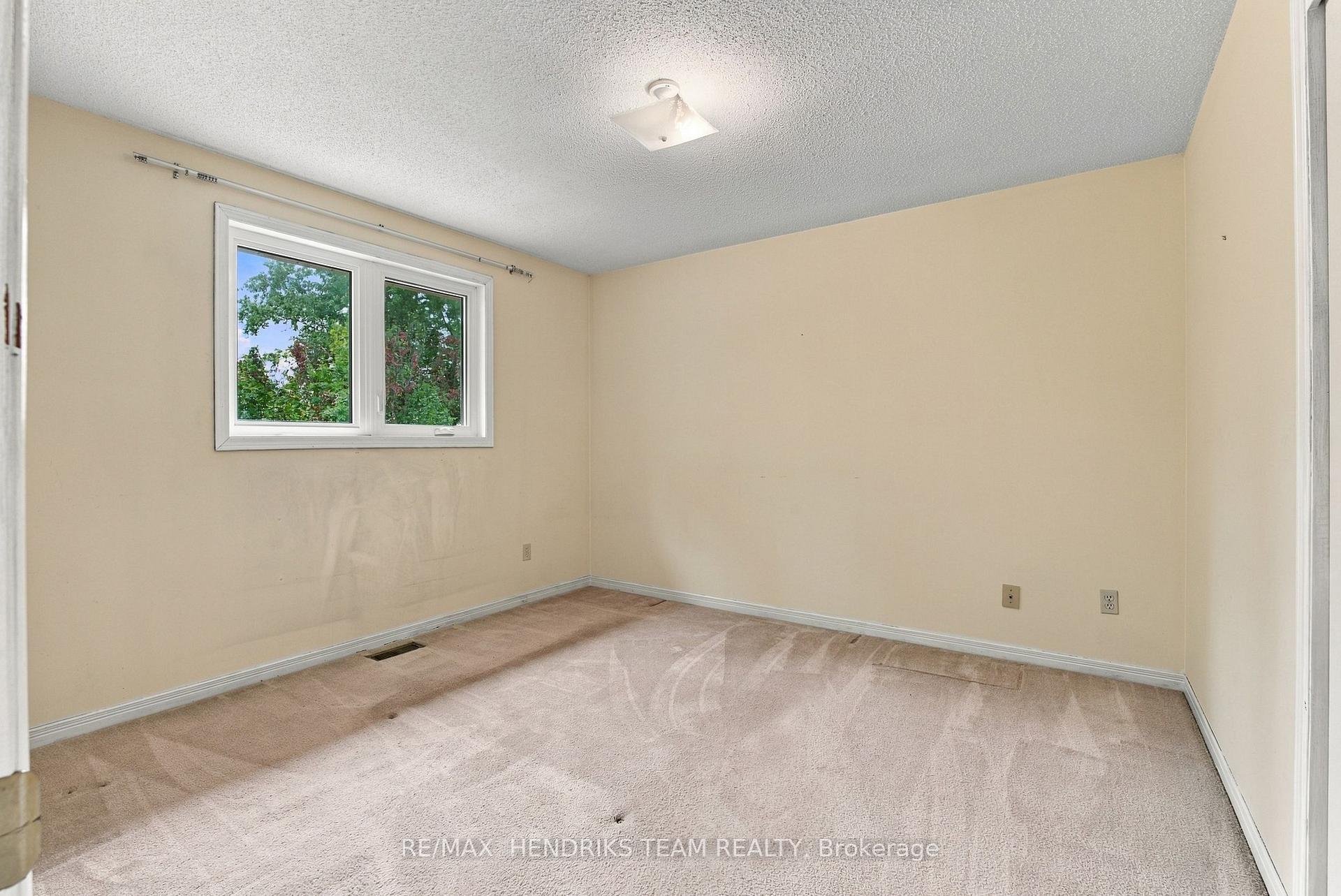 Photo 27 of 17 Farmington Drive, St. Catharines, Grapeview — HOMEH
